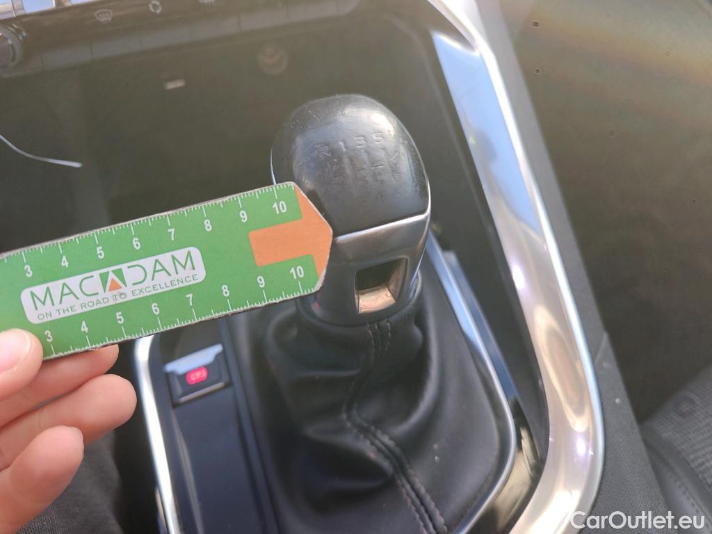  Peugeot  5008 PEUGEOT  / 2017 / 5P / todoterreno Allure 1.5L BlueHDi 96kW (130CV) S&S #68