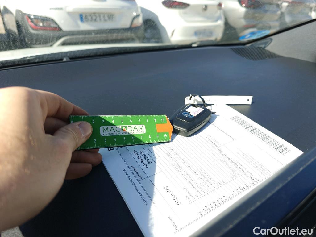  Toyota  Corolla TOYOTA  / 2019 / 5P / familiar 1.8 125H ACTIVE TECH E-CVT TOU SPORT #1