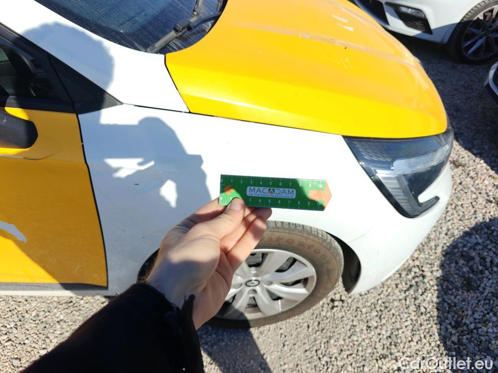  Renault  Clio RENAULT  / 2019 / 5P / berlina con portón Business Blue dCi 74kW (100CV) #4