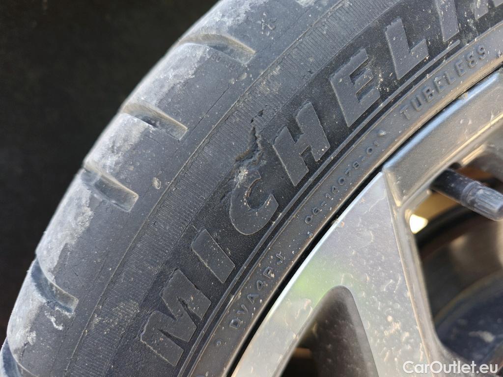  Renault  Kadjar RENAULT  / 2019 / 5P / crossover Zen GPF TCe 103kW (140CV) EDC #7