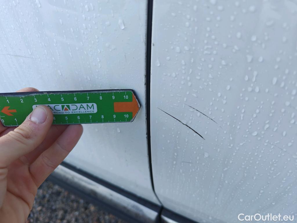  Peugeot  5008 PEUGEOT  / 2017 / 5P / todoterreno Allure 1.5L BlueHDi 96kW (130CV) S&S #56