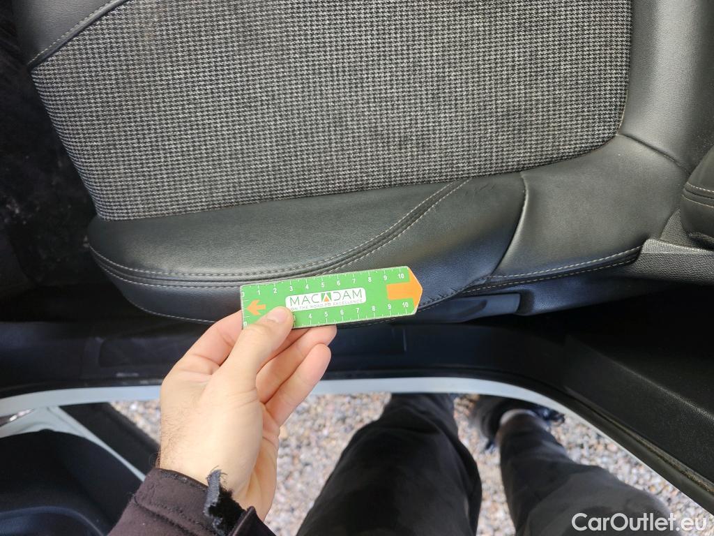  Peugeot  5008 PEUGEOT  / 2017 / 5P / todoterreno Allure 1.5L BlueHDi 96kW (130CV) S&S #57