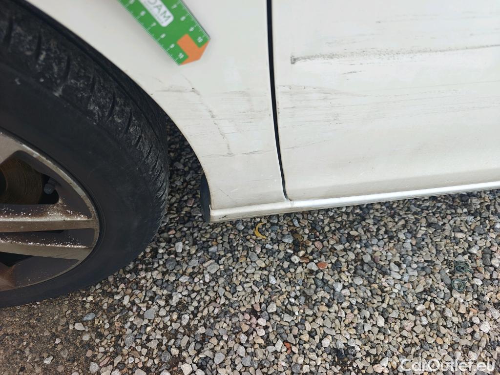  Peugeot  308 PEUGEOT  / 2017 / 5P / berlina con portón 5p Active Pack BlueHDi 130 S&S #14