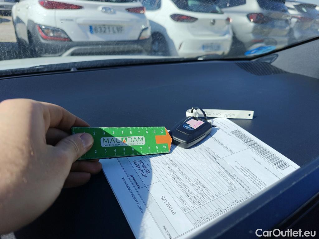  Toyota  Corolla TOYOTA  / 2019 / 5P / familiar 1.8 125H ACTIVE TECH E-CVT TOU SPORT #2