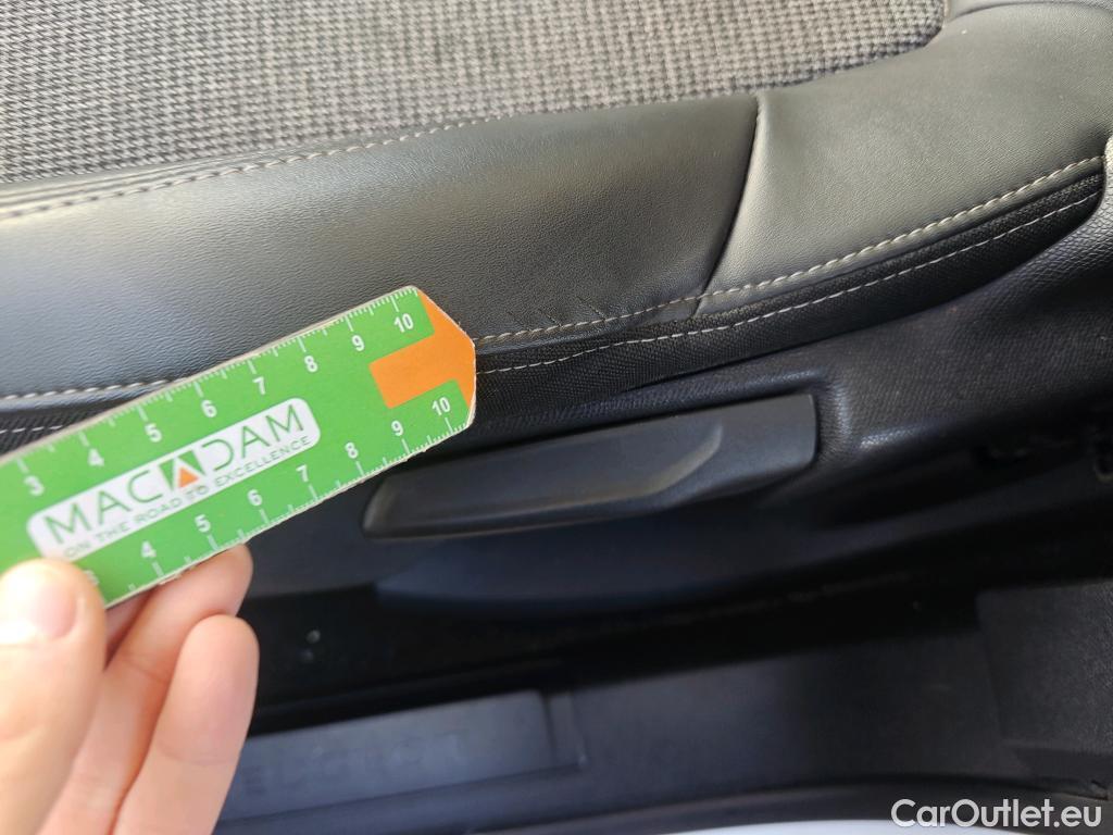  Peugeot  5008 PEUGEOT  / 2017 / 5P / todoterreno Allure 1.5L BlueHDi 96kW (130CV) S&S #59