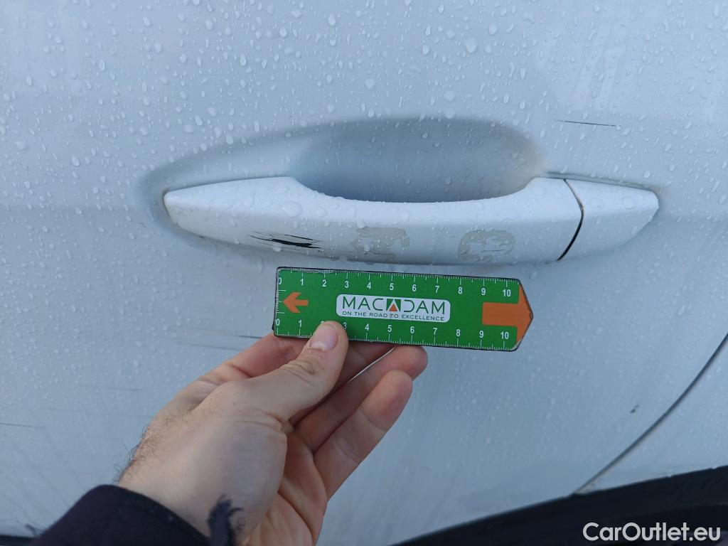  Peugeot  5008 PEUGEOT  / 2017 / 5P / todoterreno Allure 1.5L BlueHDi 96kW (130CV) S&S #91