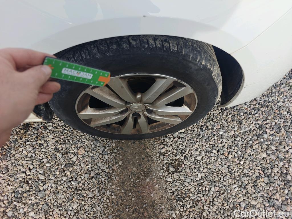  Peugeot  308 PEUGEOT  / 2017 / 5P / berlina con portón 5p Active Pack BlueHDi 130 S&S #10