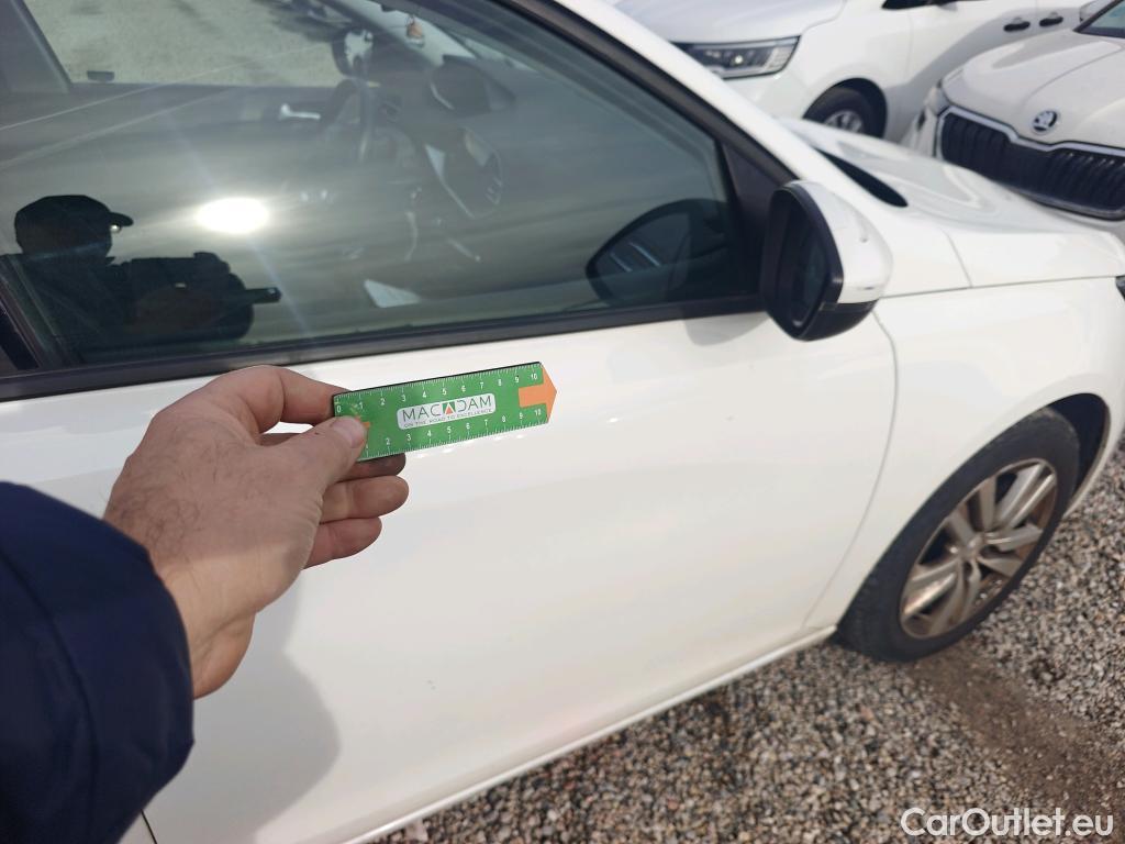  Peugeot  308 PEUGEOT  / 2017 / 5P / berlina con portón 5p Active Pack BlueHDi 130 S&S #31