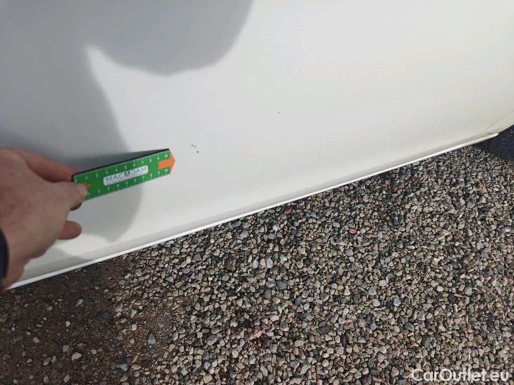  Peugeot  308 PEUGEOT  / 2017 / 5P / berlina con portón 5p Active Pack BlueHDi 130 S&S #32