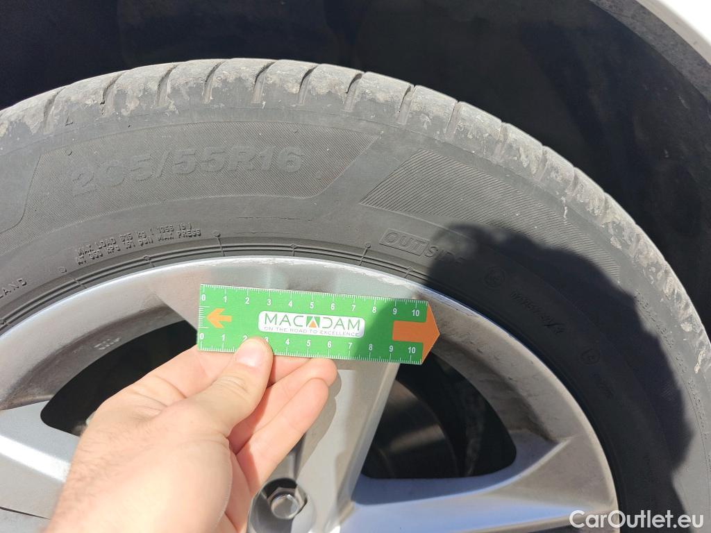  Toyota  Corolla TOYOTA  / 2019 / 5P / familiar 1.8 125H ACTIVE TECH E-CVT TOU SPORT #7