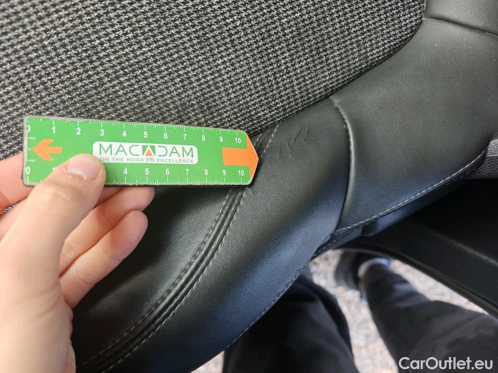  Peugeot  5008 PEUGEOT  / 2017 / 5P / todoterreno Allure 1.5L BlueHDi 96kW (130CV) S&S #58