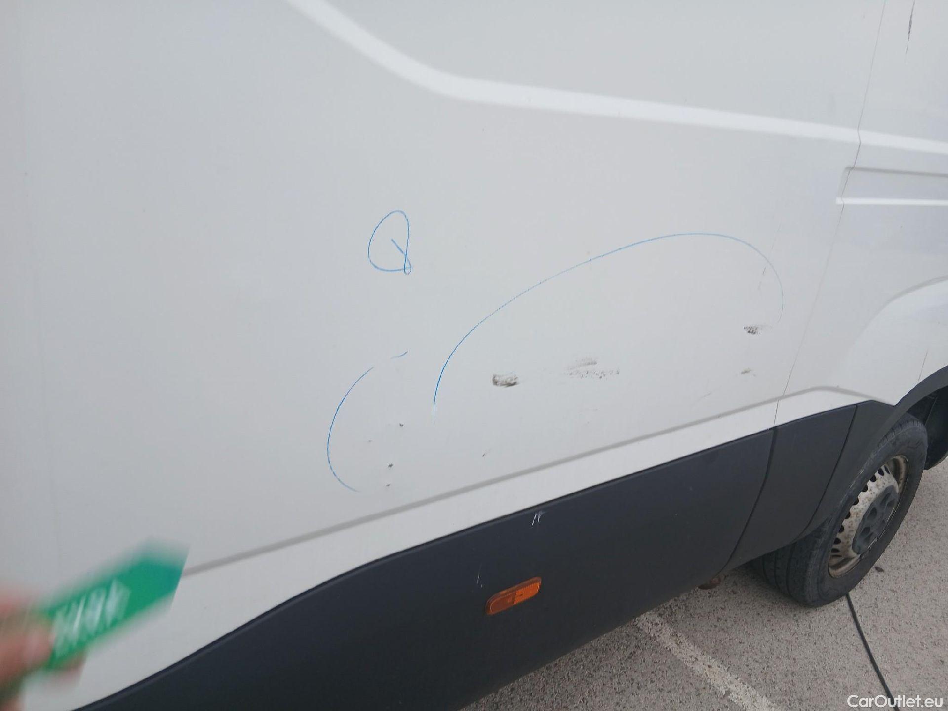  Iveco  Daily IVECO  / 2019 / 4P / furgón 2.3 TD 35S 16 V 3520L/H2 12 M3 #28