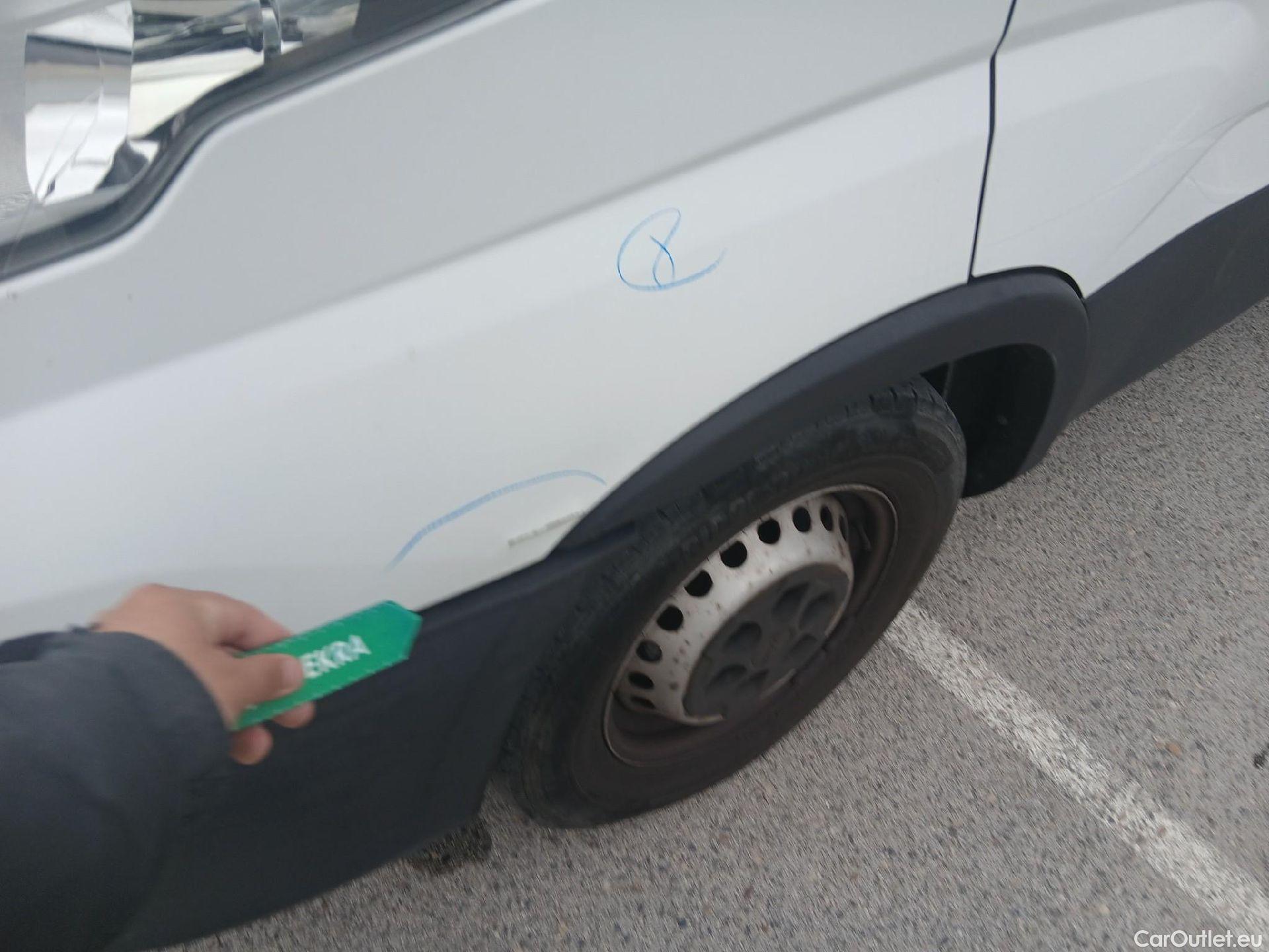  Iveco  Daily IVECO  / 2019 / 4P / furgón 2.3 TD 35S 16 V 3520L/H2 12 M3 #26