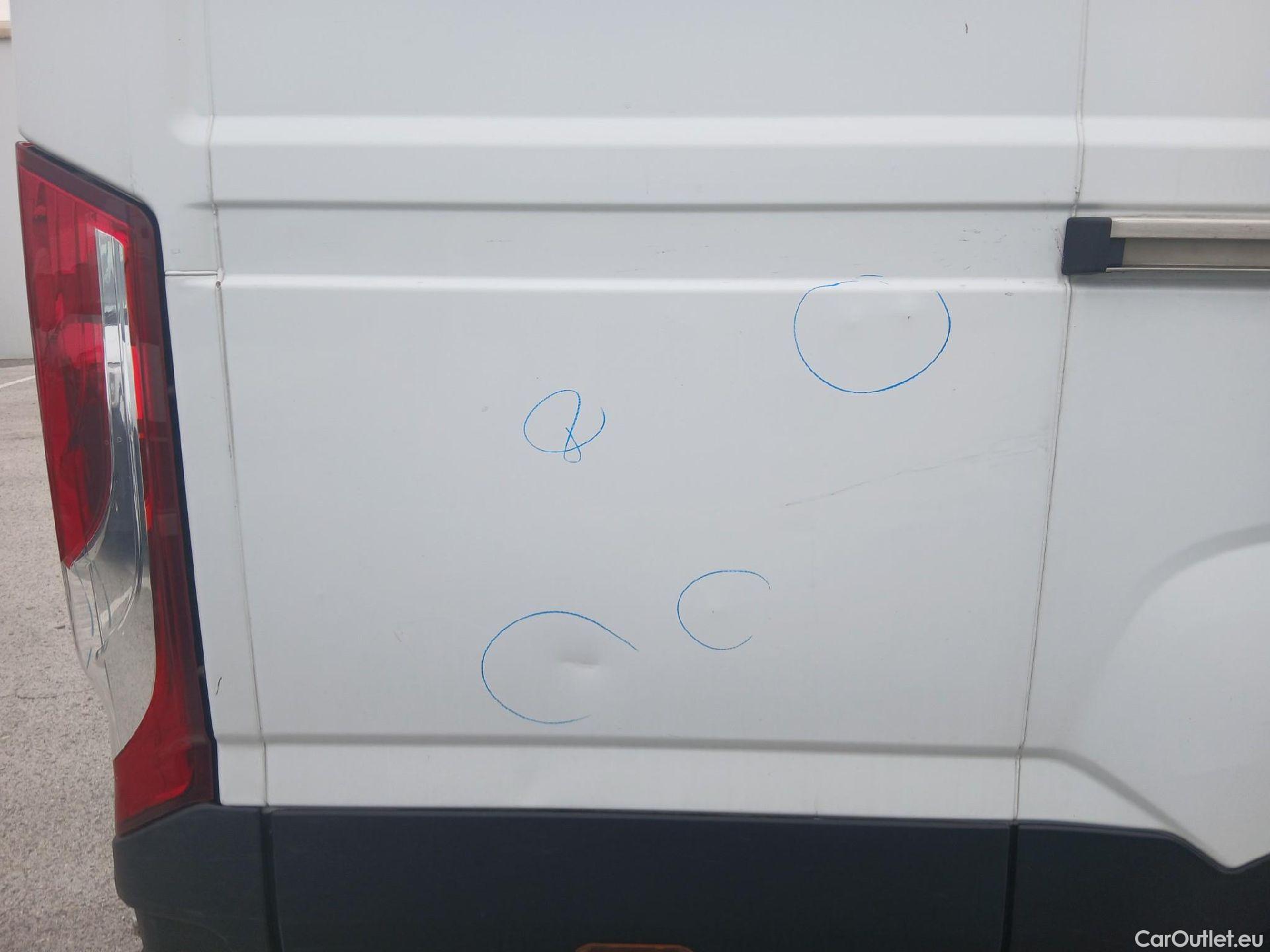  Iveco  Daily IVECO  / 2019 / 4P / furgón 2.3 TD 35S 16 V 3520L/H2 12 M3 #50