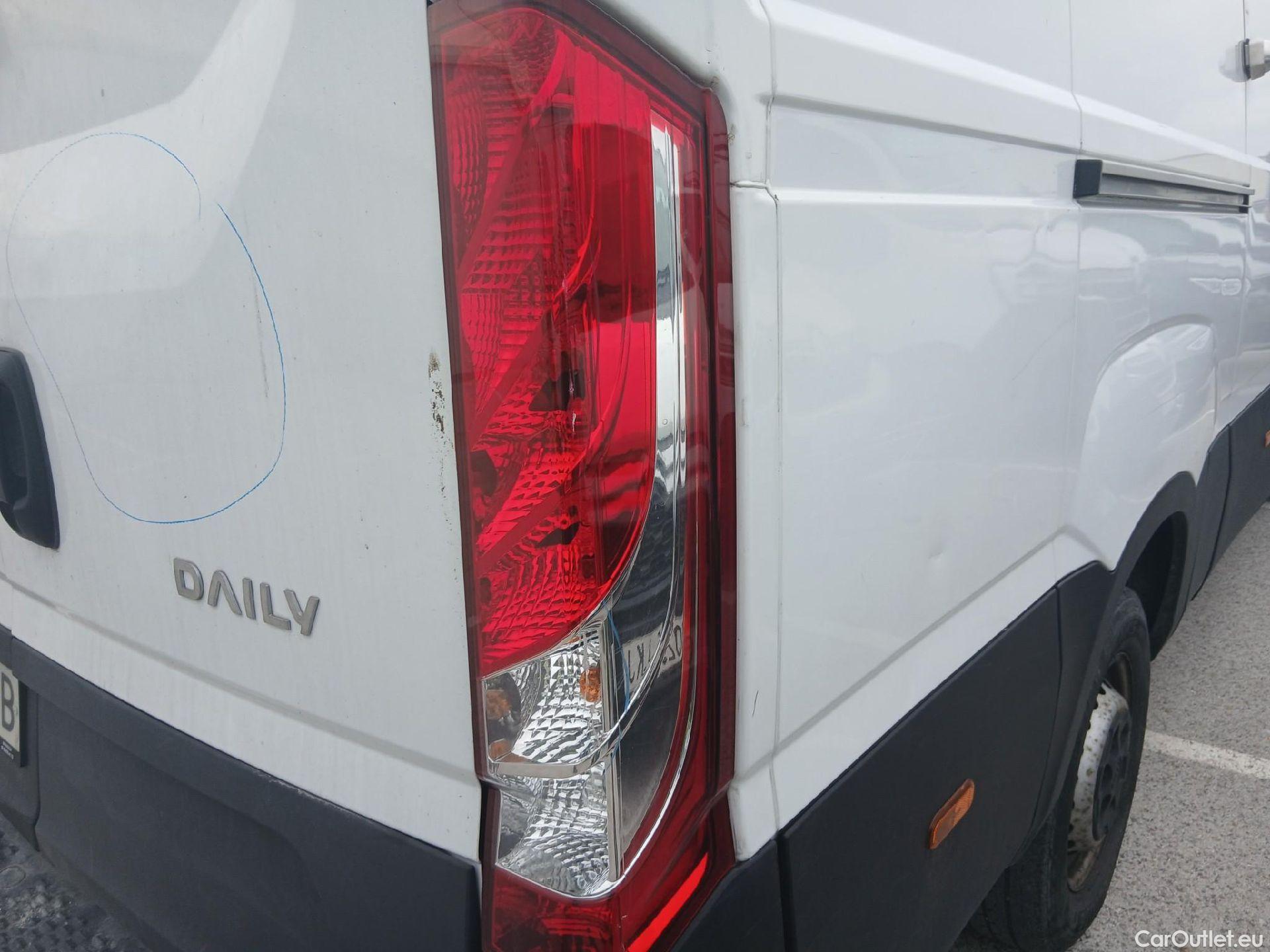  Iveco  Daily IVECO  / 2019 / 4P / furgón 2.3 TD 35S 16 V 3520L/H2 12 M3 #44