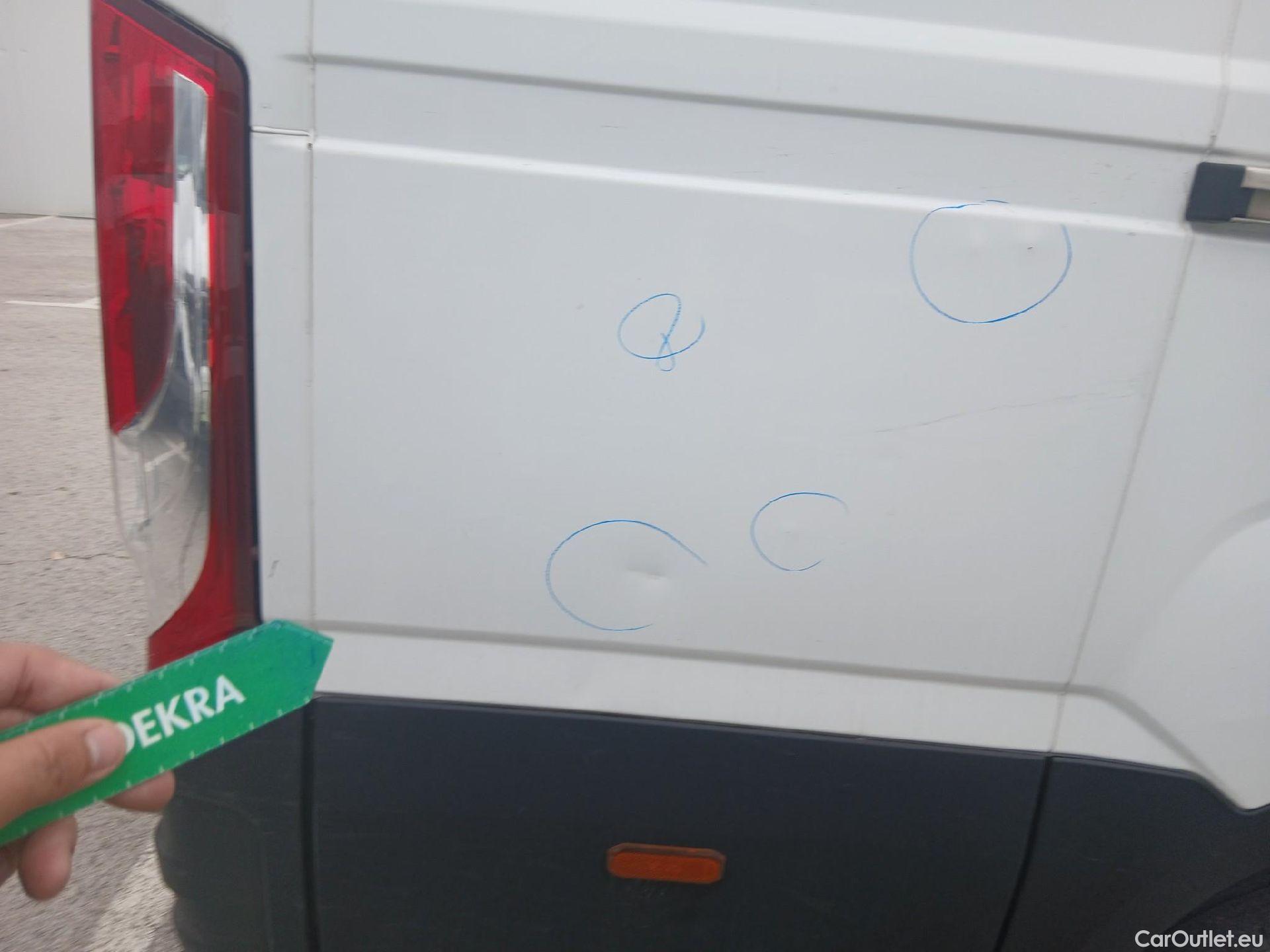  Iveco  Daily IVECO  / 2019 / 4P / furgón 2.3 TD 35S 16 V 3520L/H2 12 M3 #49