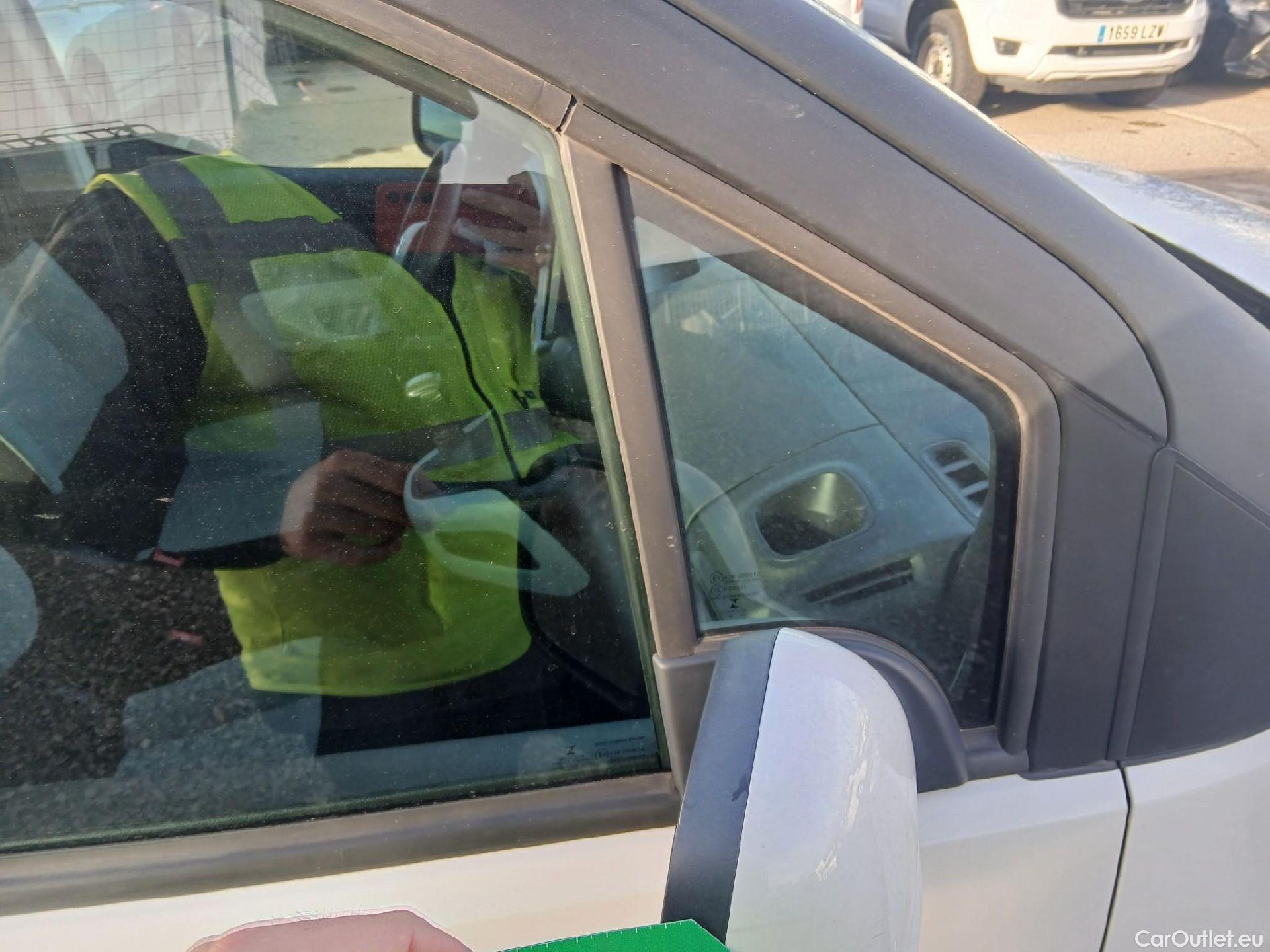  Citroen  Berlingo CITROEN  / 2018 / 5P / combi Talla M PureTech 110 S&S FEEL #29