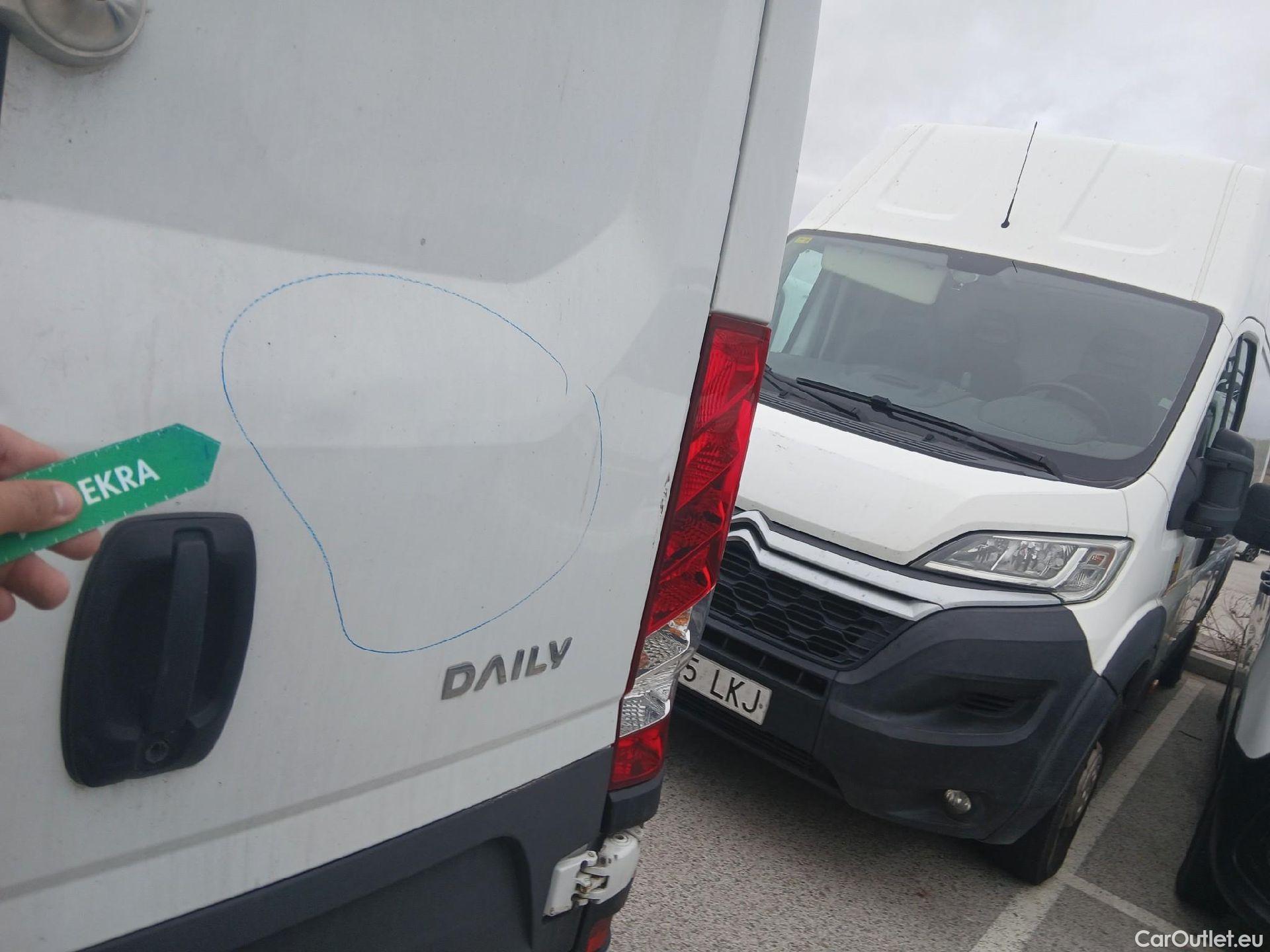  Iveco  Daily IVECO  / 2019 / 4P / furgón 2.3 TD 35S 16 V 3520L/H2 12 M3 #42