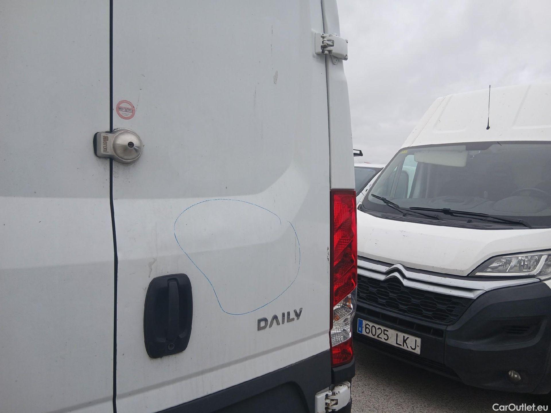  Iveco  Daily IVECO  / 2019 / 4P / furgón 2.3 TD 35S 16 V 3520L/H2 12 M3 #41