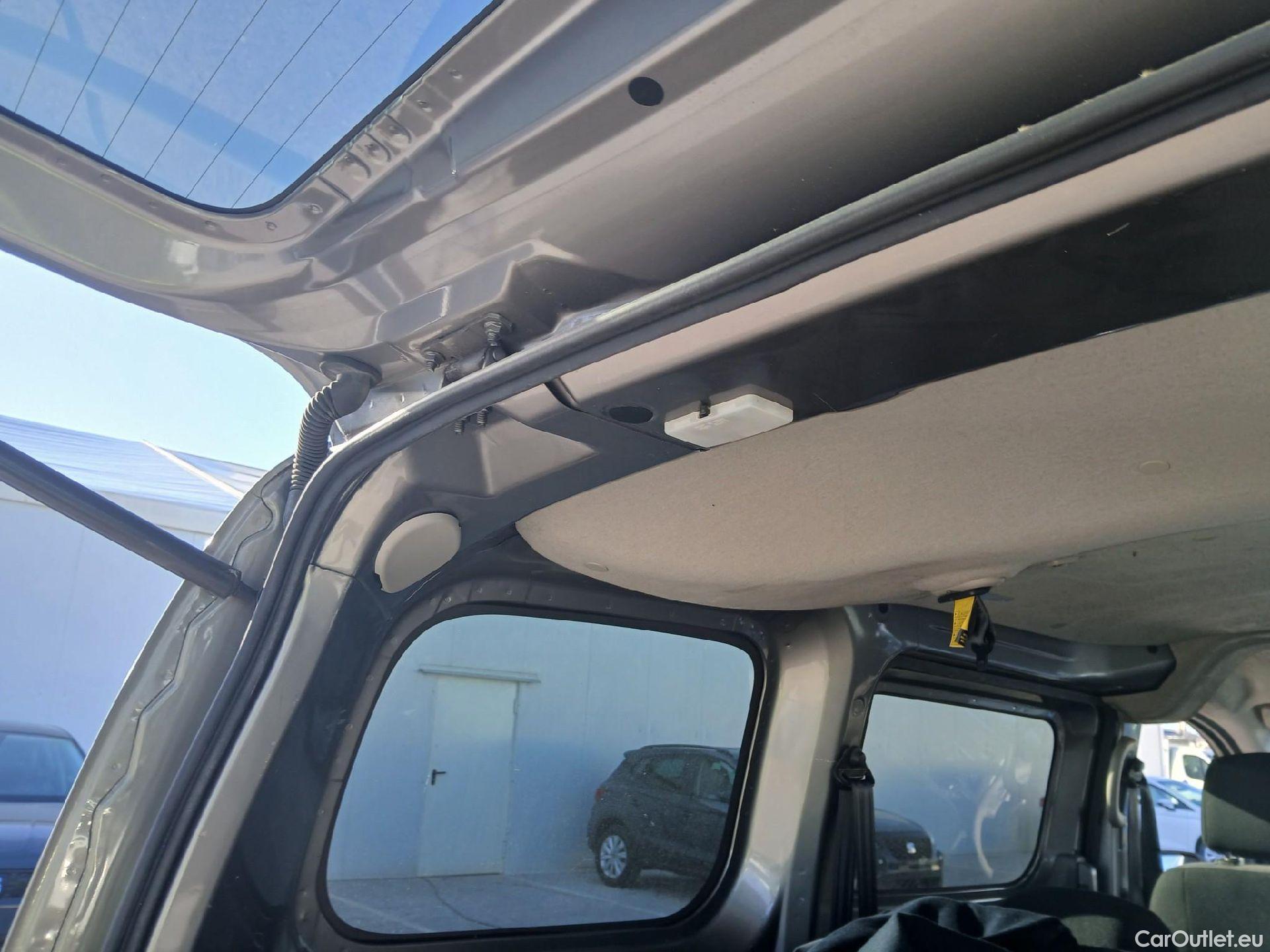  Nissan  NV200 NISSAN  / 2009 / 5P / combi Combi 5 1.5dCi 66kW (90CV) COMFORT Portó #13