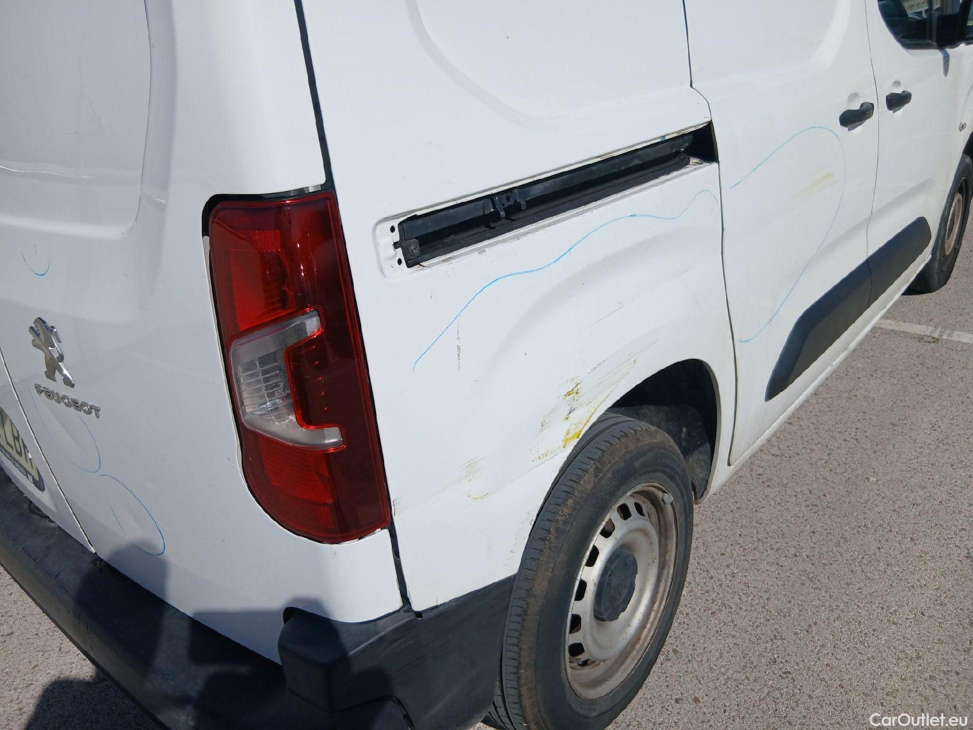  Peugeot  Partner PEUGEOT  / 2018 / 3P / furgón derivado de turismo Pro Standard 600kg BlueHDi 55kW #30