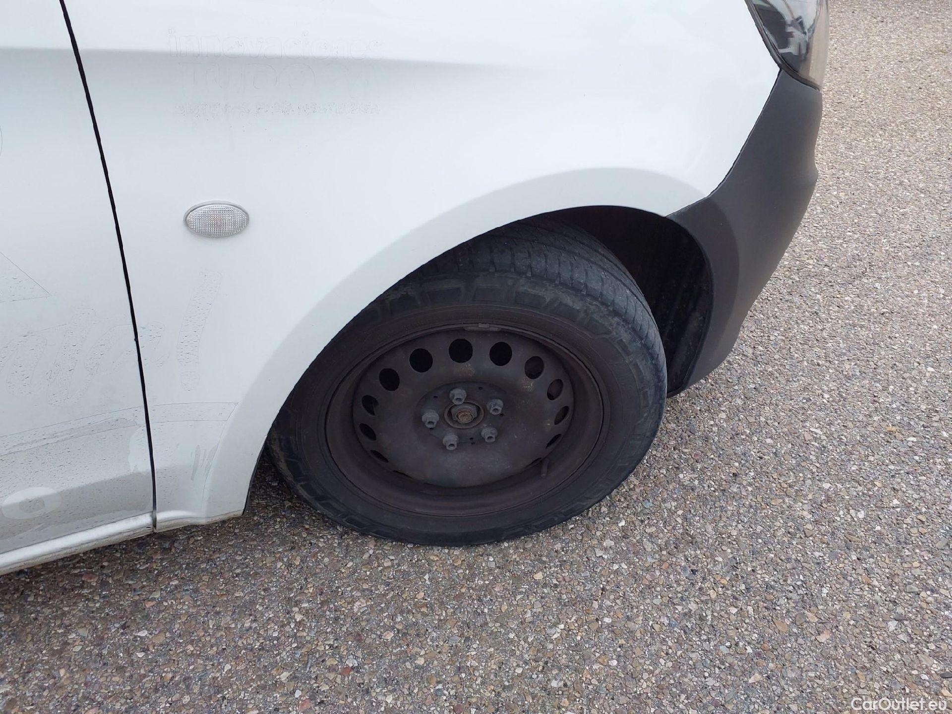  Mercedes  Vito MERCEDES-BENZ  / 2014 / 4P / furgón 110 CDI TD Mixto Compacta #12