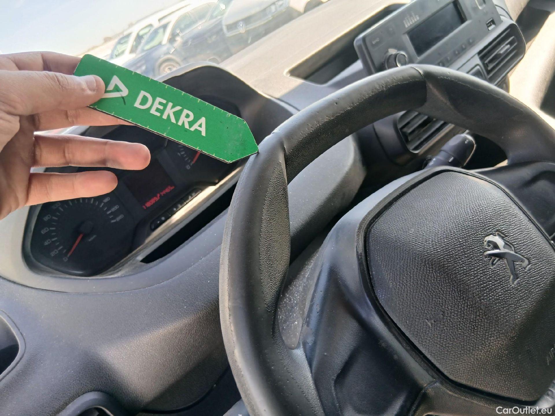  Peugeot  Partner PEUGEOT  / 2018 / 3P / furgón derivado de turismo Pro Standard 600kg BlueHDi 55kW #20