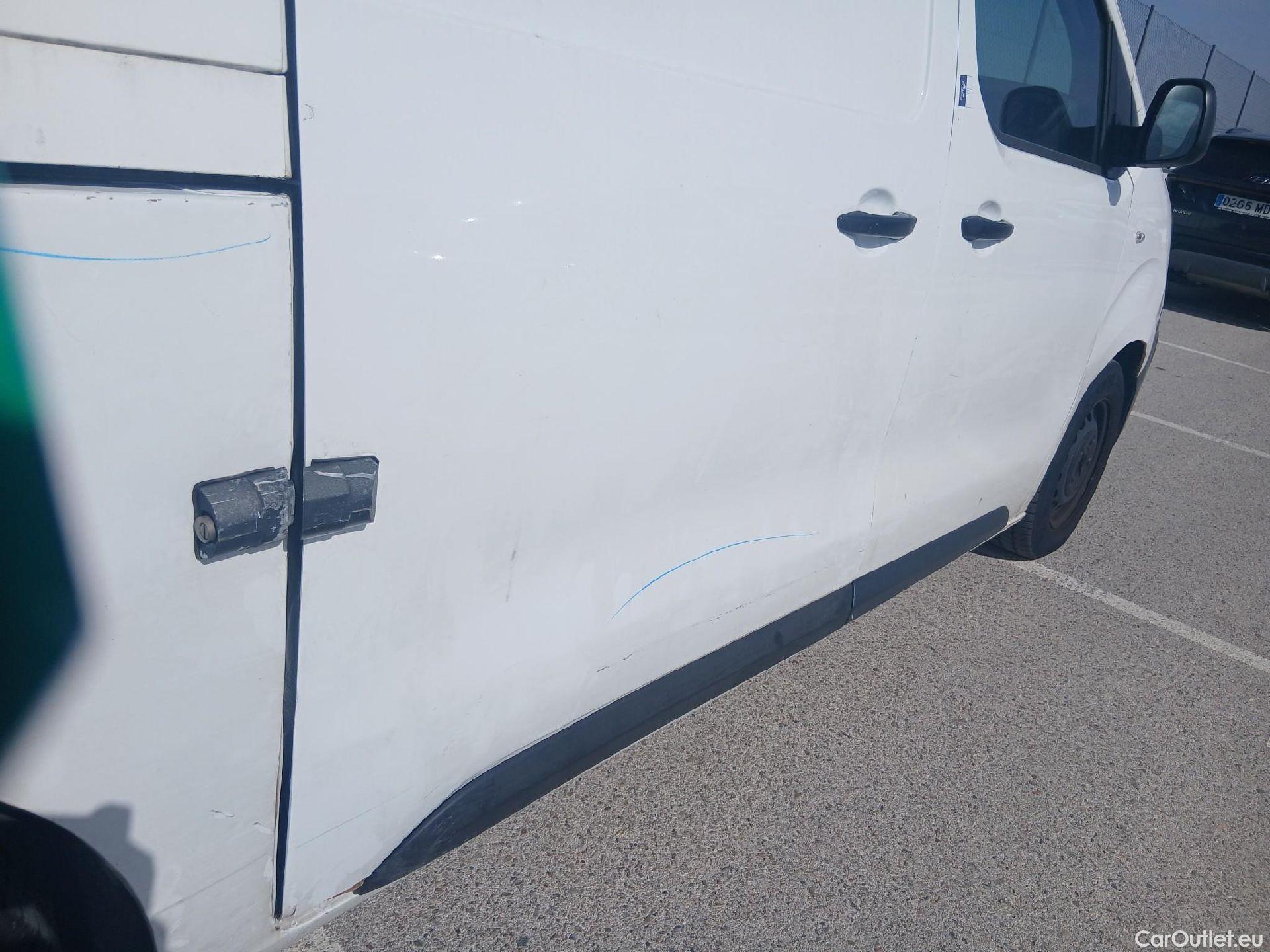  Opel  Vivaro OPEL  / 2019 / 4P / furgón 1.5 Diésel 74kW (100CV) M Std Express #41