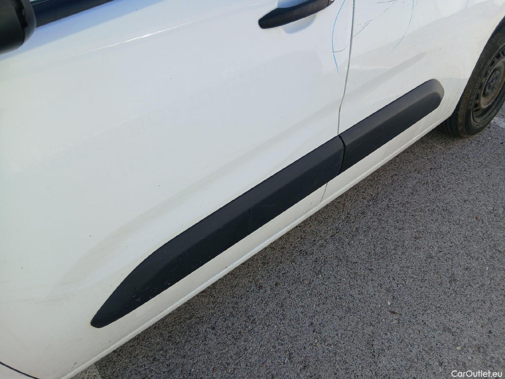  Peugeot  Partner PEUGEOT  / 2018 / 3P / furgón derivado de turismo Pro Standard 600kg BlueHDi 55kW #23