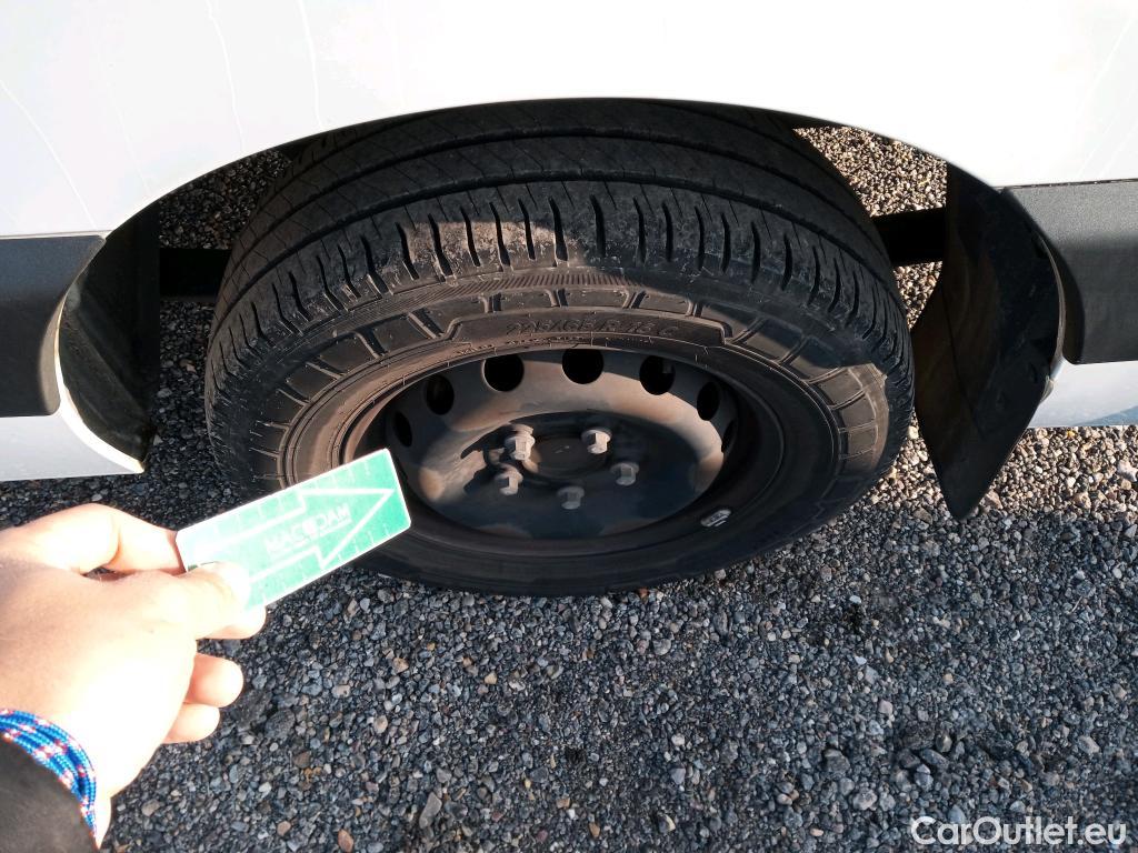  Nissan  NV400 NISSAN  / 2011 / 4P / furgón L2H2 3,5T 2.3dCi EU6 81kW FWD COMFORT #39