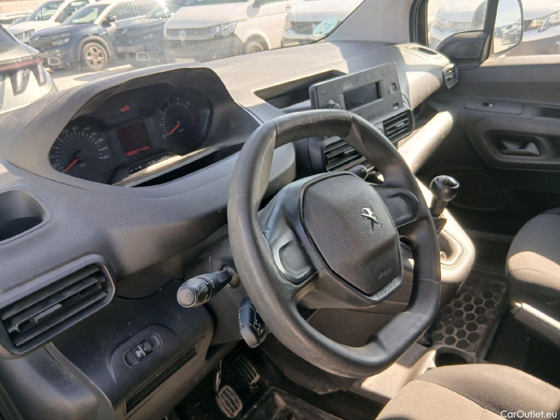  Peugeot  Partner PEUGEOT  / 2018 / 3P / furgón derivado de turismo Pro Standard 600kg BlueHDi 55kW #21