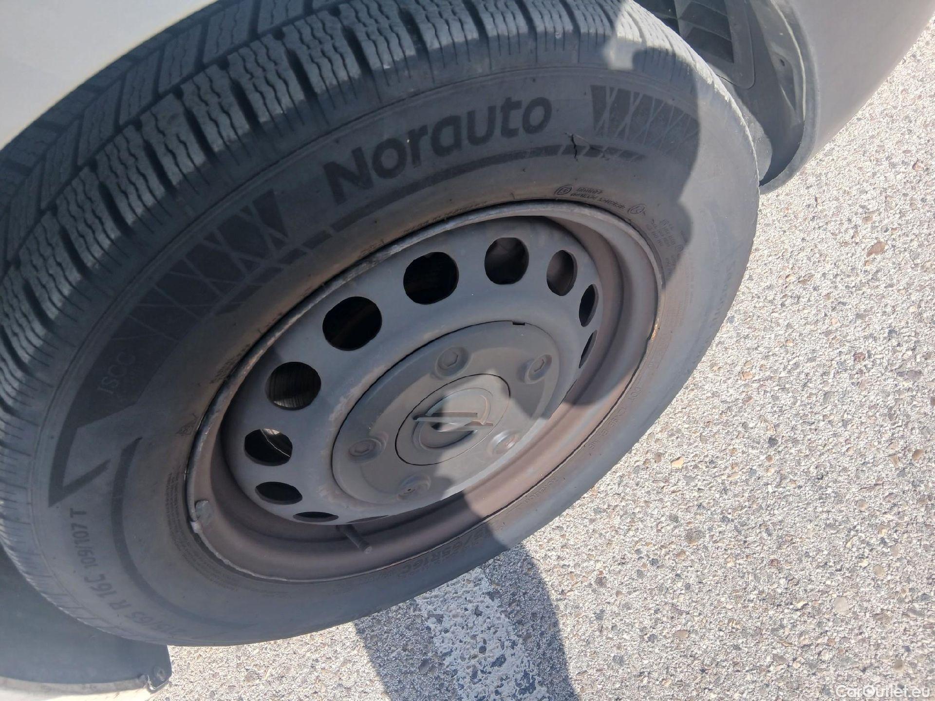  Opel  Vivaro OPEL  / 2019 / 4P / furgón 1.5 Diésel 74kW (100CV) M Std Express #48