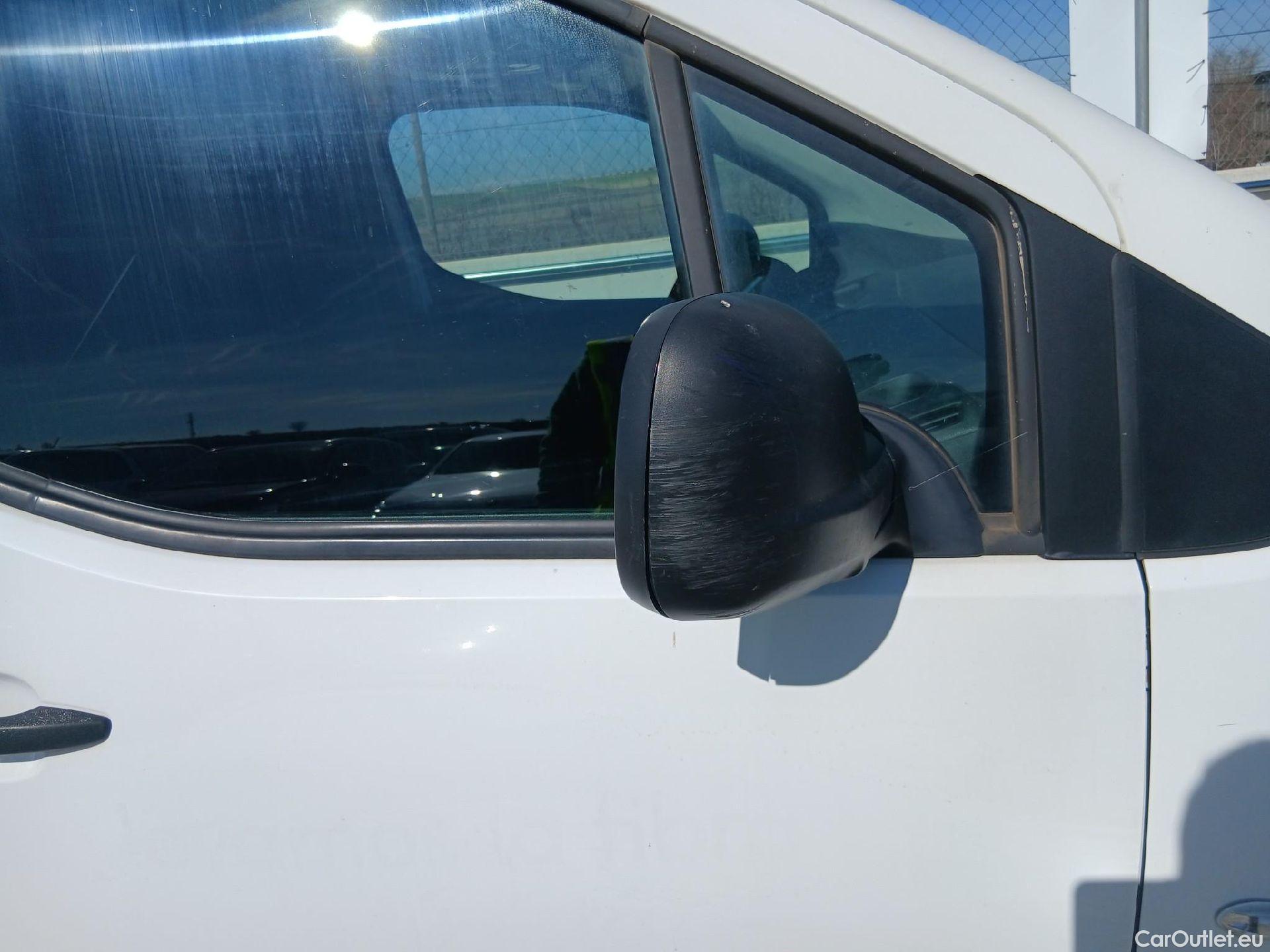  Peugeot  Partner PEUGEOT  / 2018 / 3P / furgón derivado de turismo Pro Standard 600kg BlueHDi 55kW #38