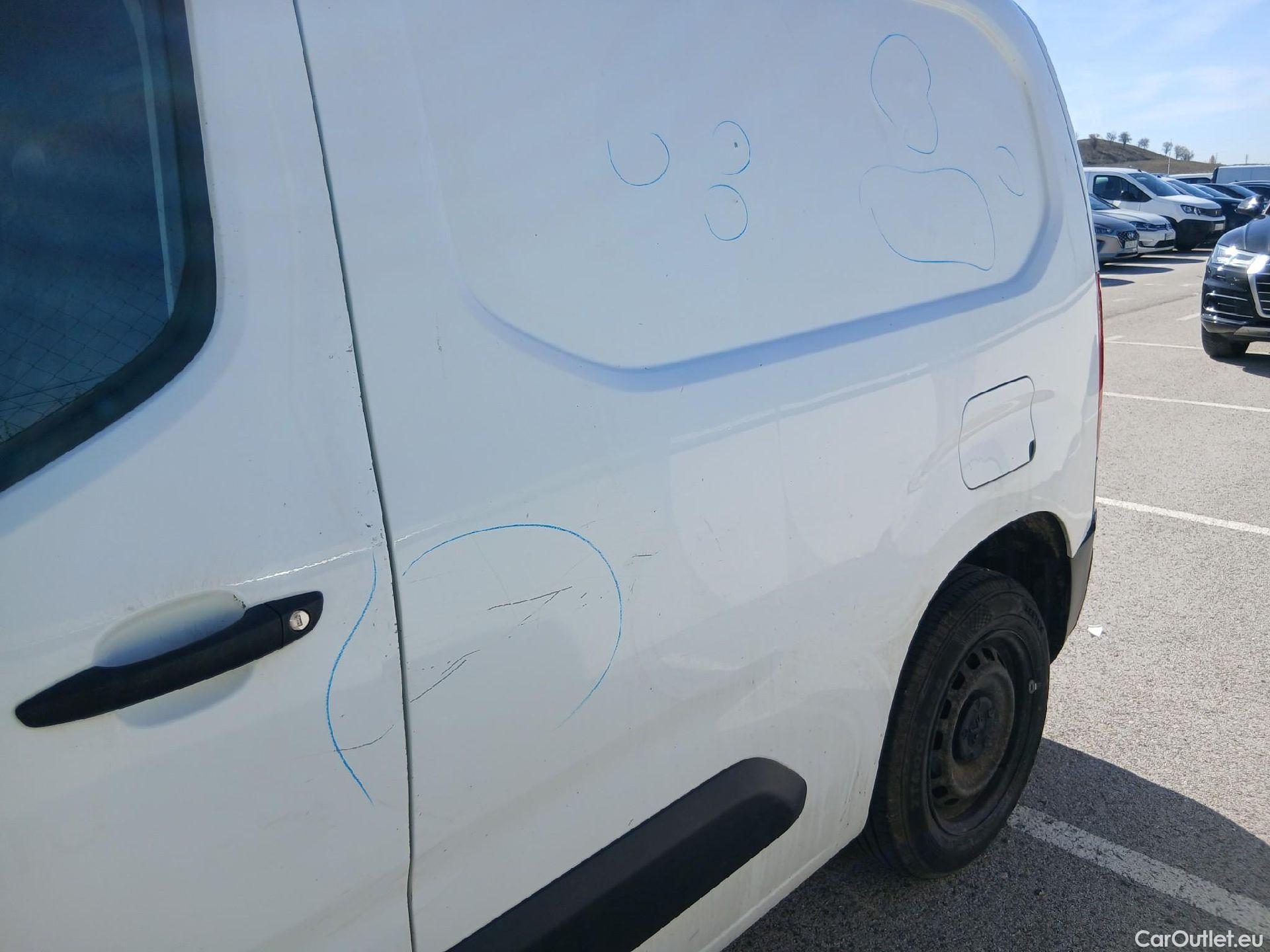  Peugeot  Partner PEUGEOT  / 2018 / 3P / furgón derivado de turismo Pro Standard 600kg BlueHDi 55kW #16