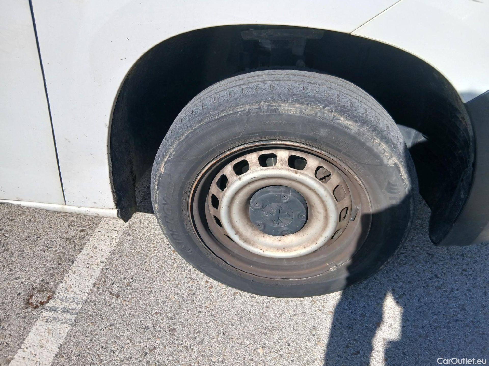  Peugeot  Partner PEUGEOT  / 2018 / 3P / furgón derivado de turismo Pro Standard 600kg BlueHDi 55kW #4