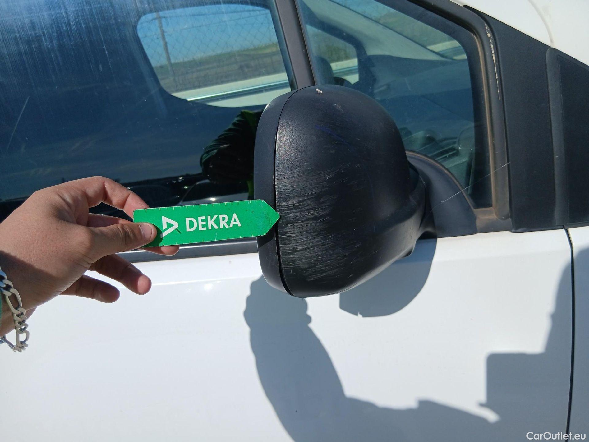  Peugeot  Partner PEUGEOT  / 2018 / 3P / furgón derivado de turismo Pro Standard 600kg BlueHDi 55kW #39