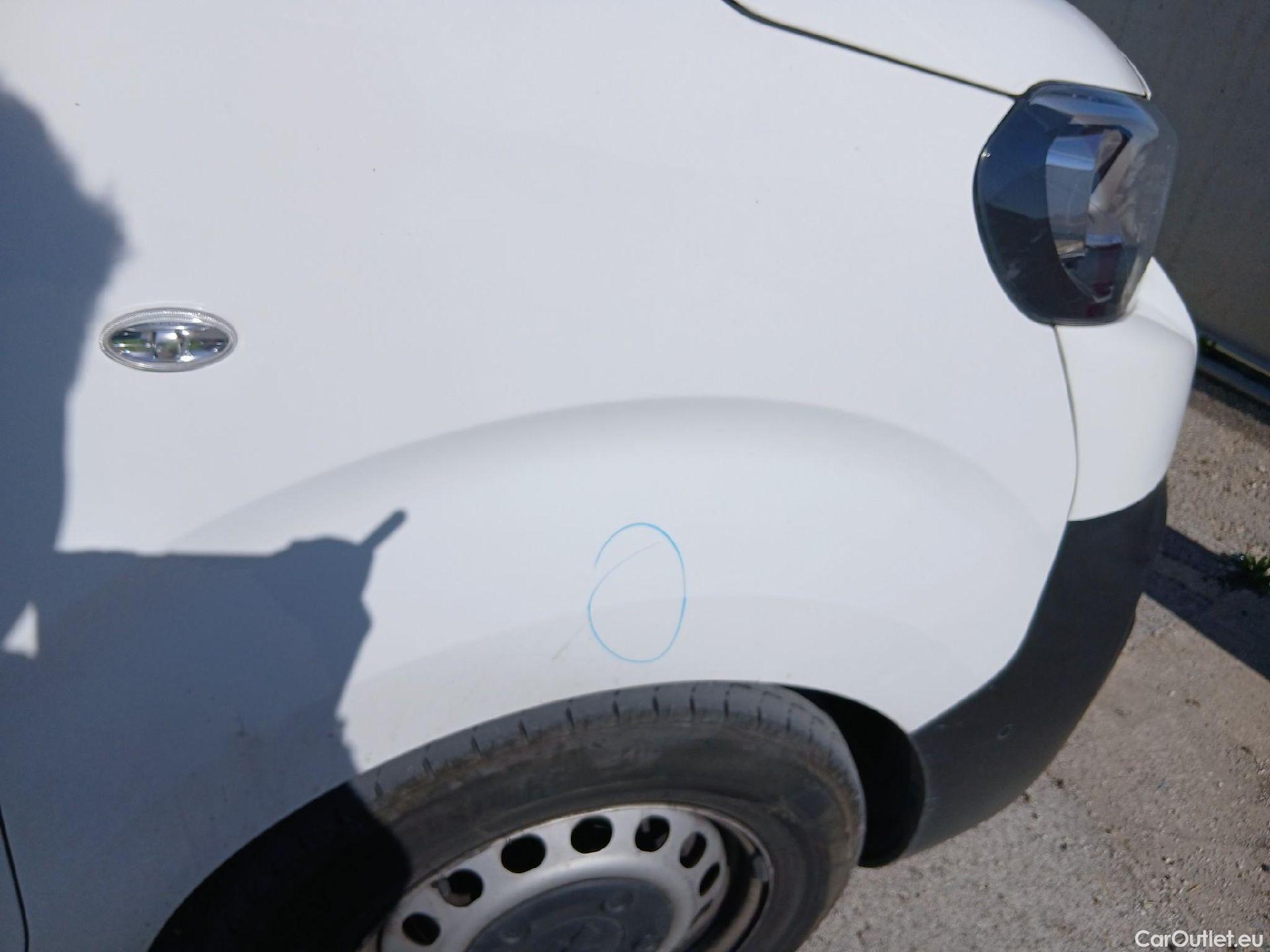  Peugeot  Expert PEUGEOT  / 2016 / 4P / furgón Furgón Premium 2.0 BlueHDi 120 Standard #24