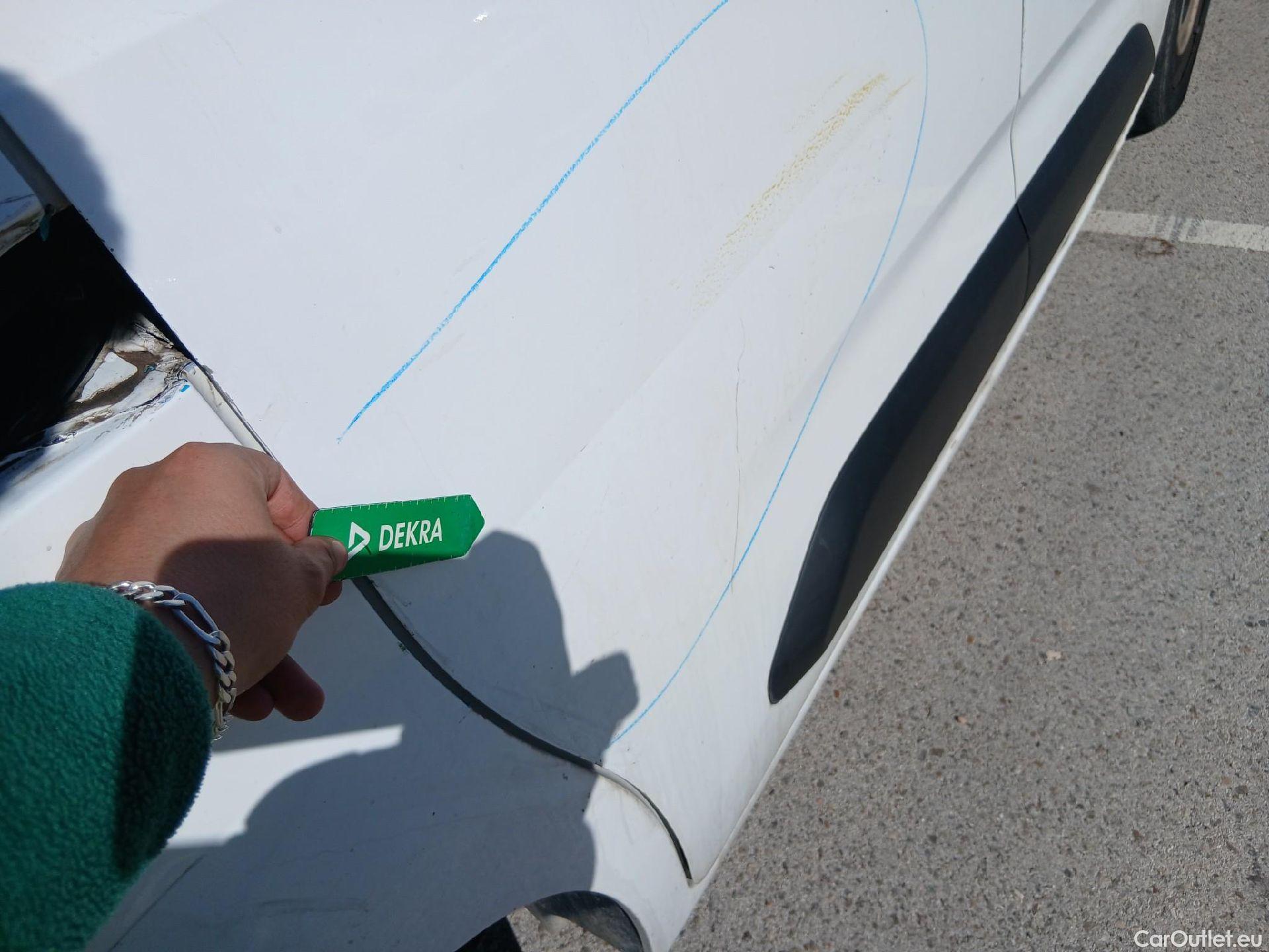  Peugeot  Partner PEUGEOT  / 2018 / 3P / furgón derivado de turismo Pro Standard 600kg BlueHDi 55kW #32