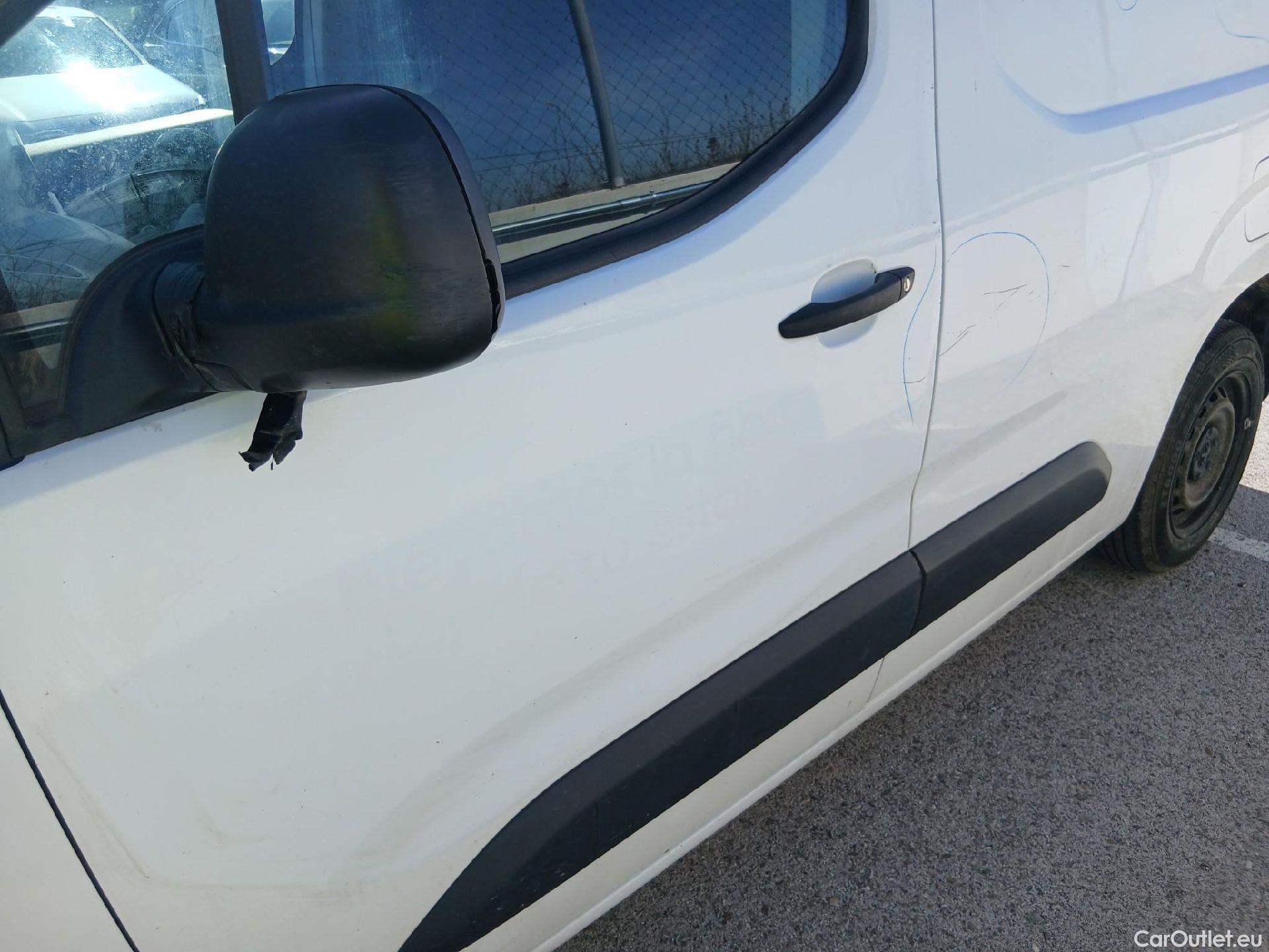  Peugeot  Partner PEUGEOT  / 2018 / 3P / furgón derivado de turismo Pro Standard 600kg BlueHDi 55kW #15