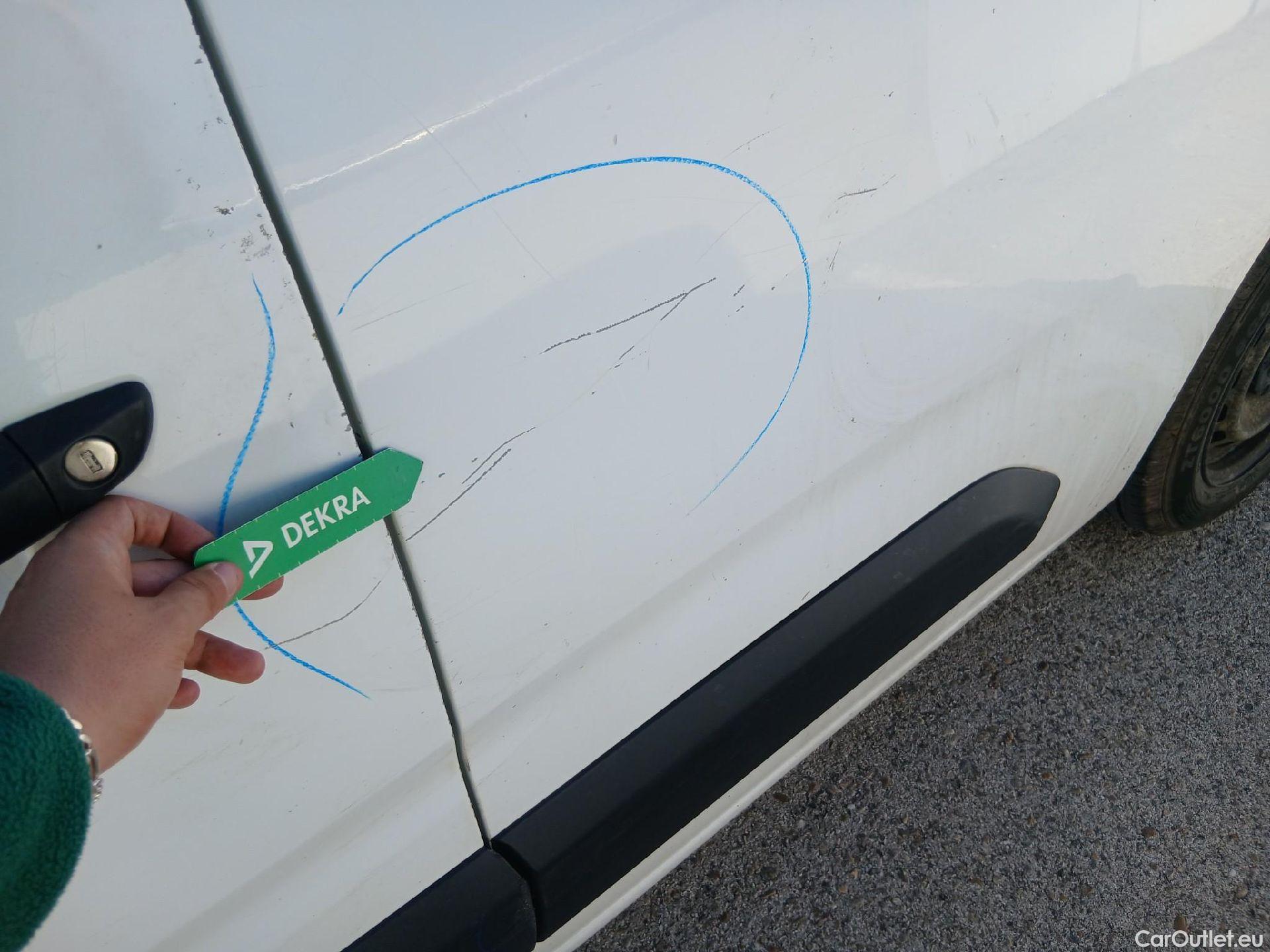  Peugeot  Partner PEUGEOT  / 2018 / 3P / furgón derivado de turismo Pro Standard 600kg BlueHDi 55kW #17