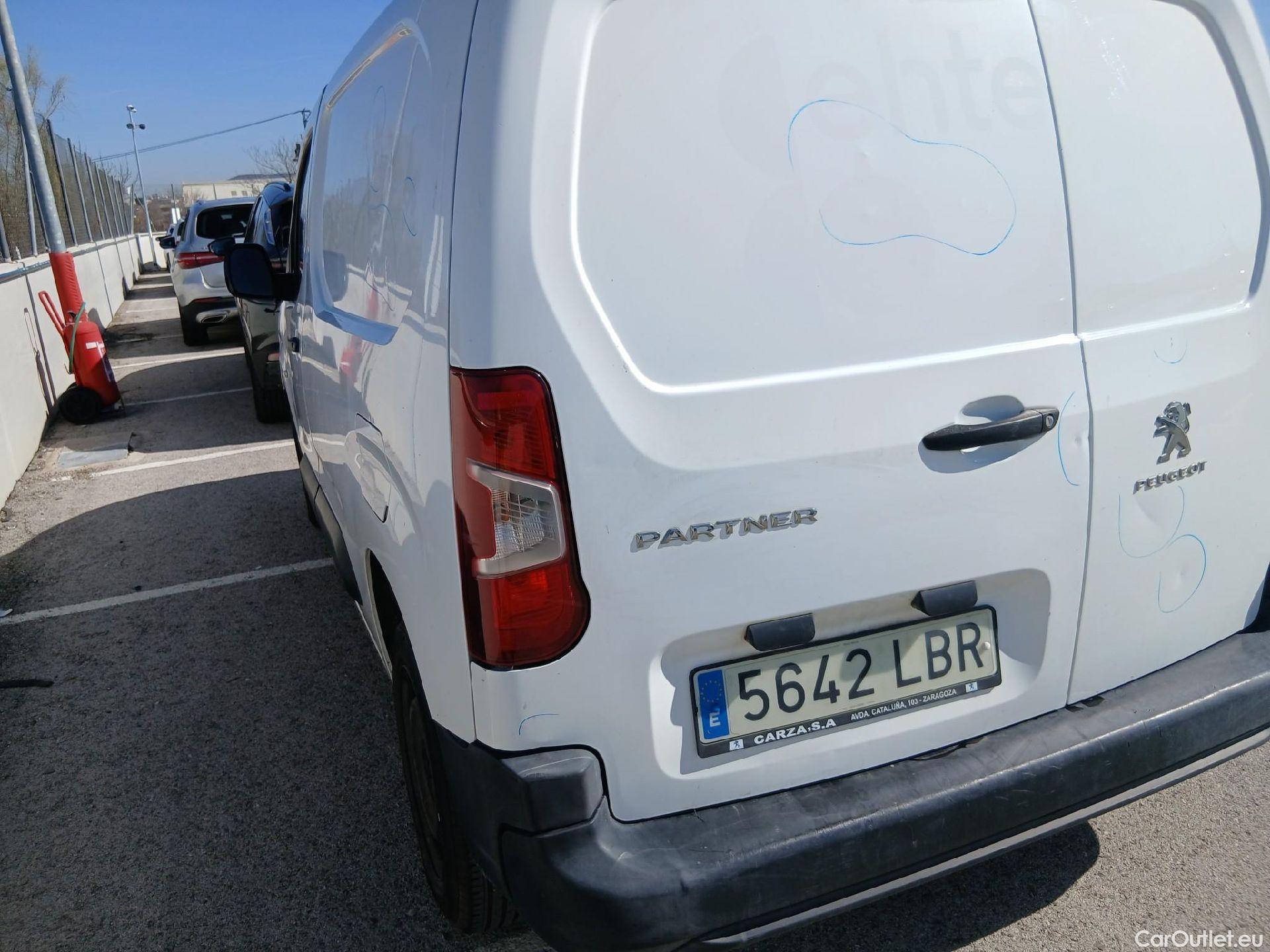  Peugeot  Partner PEUGEOT  / 2018 / 3P / furgón derivado de turismo Pro Standard 600kg BlueHDi 55kW #24