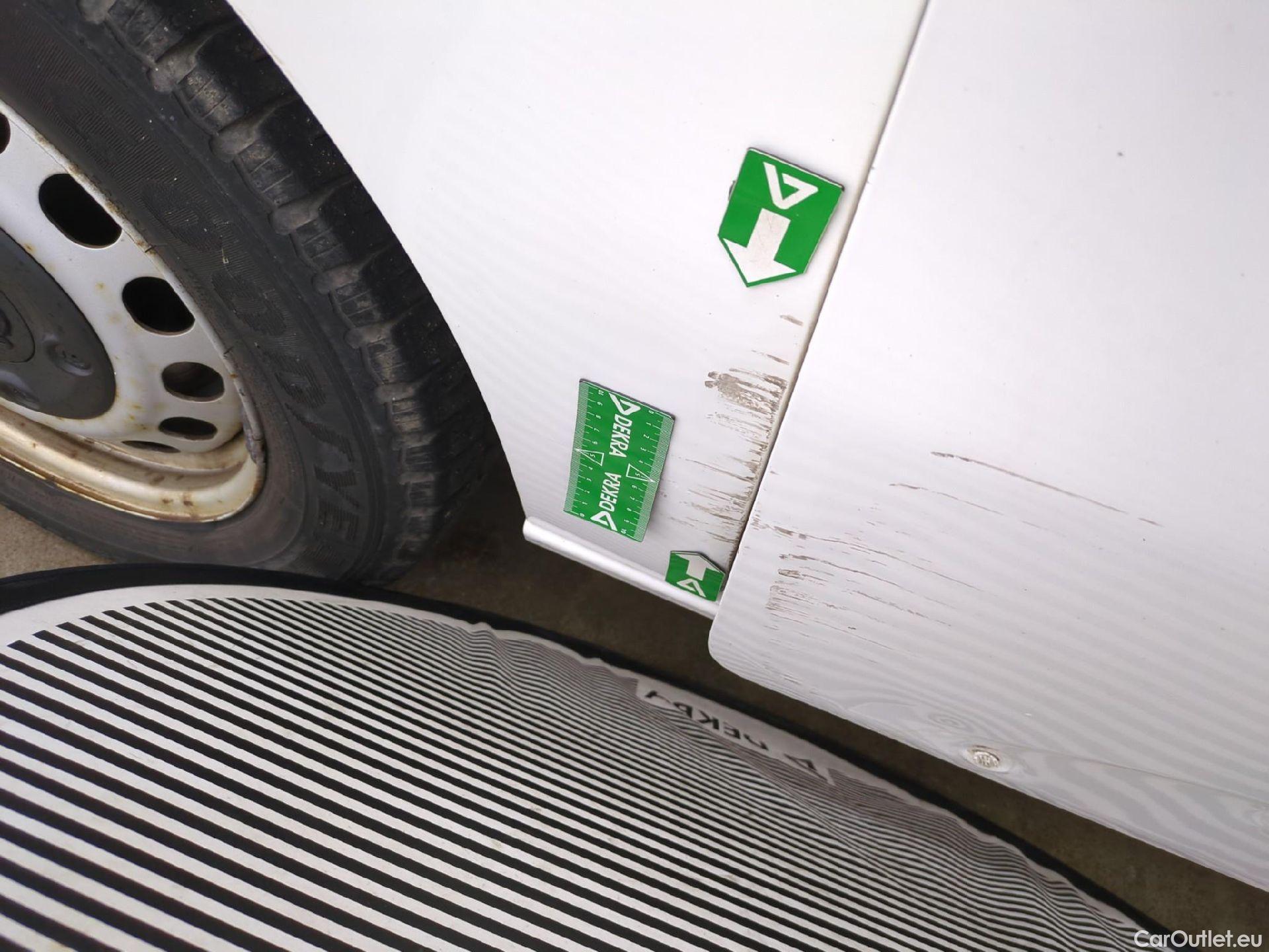  Peugeot  Expert PEUGEOT  VU 4p Fourgon 2.0 BlueHDi 120 S&S Standard Premium P. #18