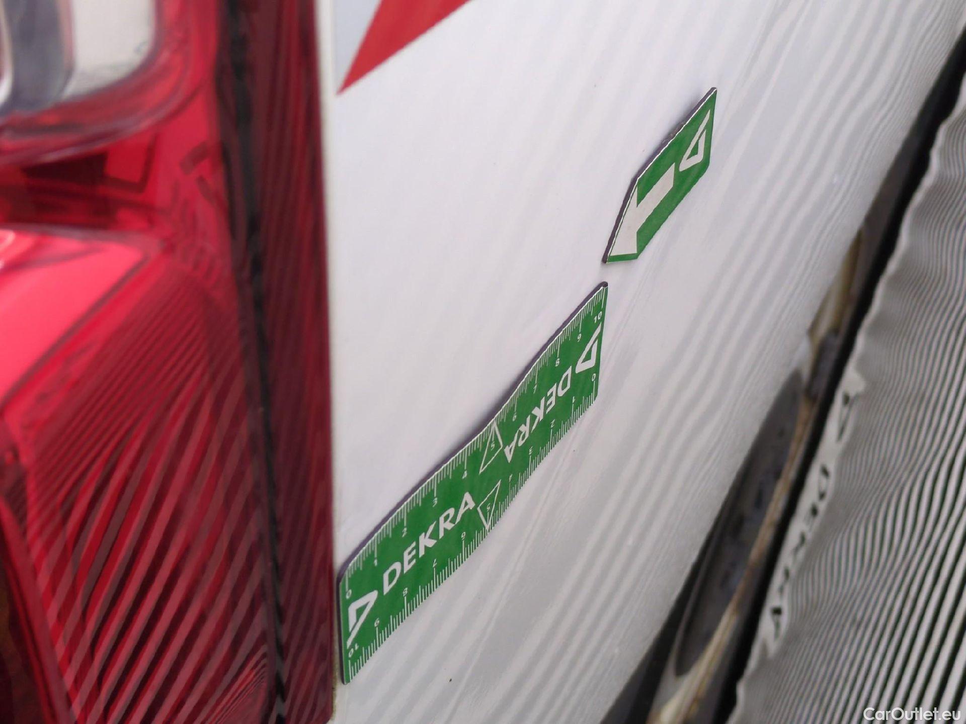  Peugeot  Expert PEUGEOT  VU 4p Fourgon 2.0 BlueHDi 120 S&S Standard Premium P. #19