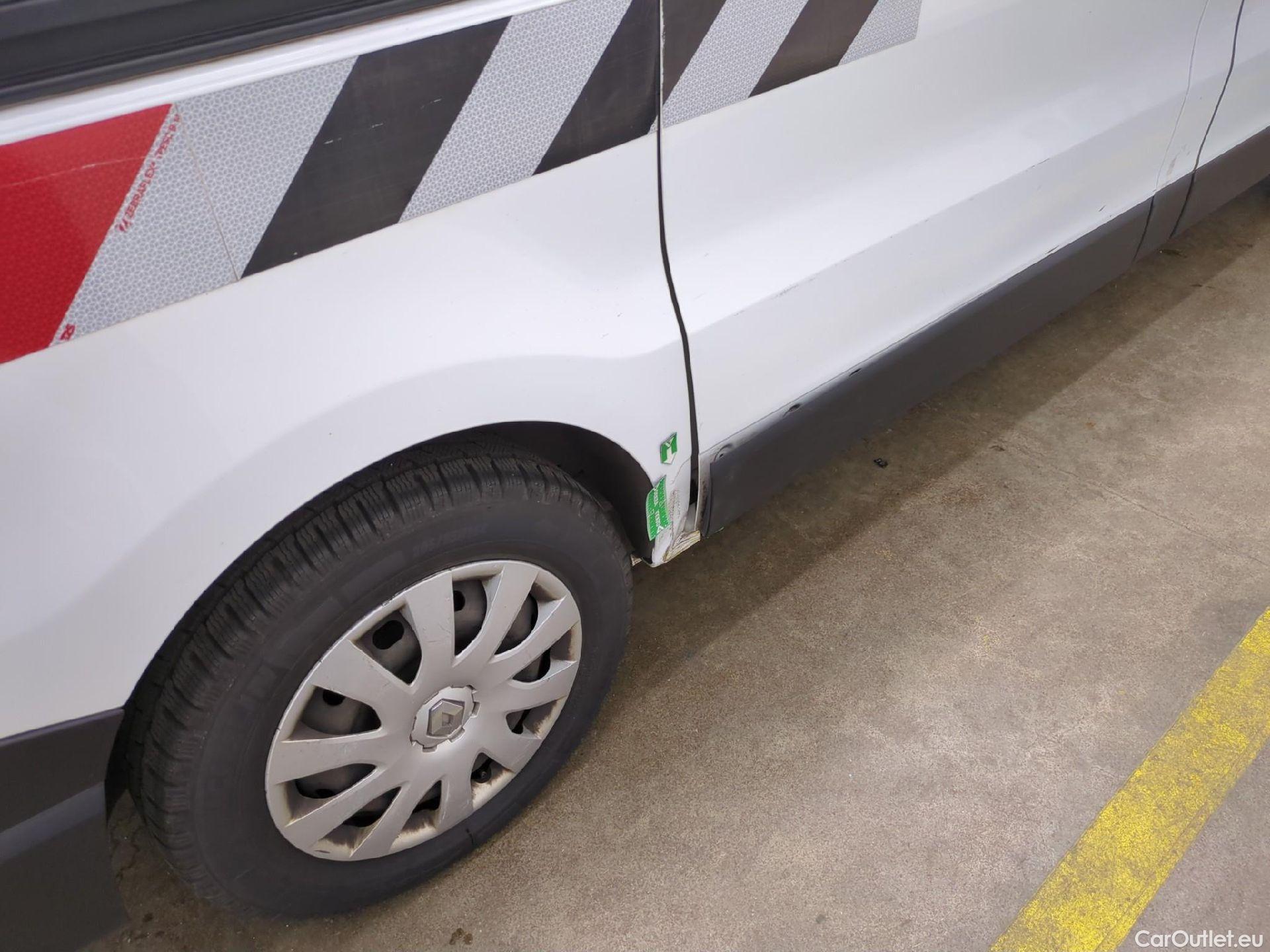  Renault  Trafic RENAULT  / 2019 / 4P / Fourgon tole FG GCF L1H1 1200 dCi 120 #22