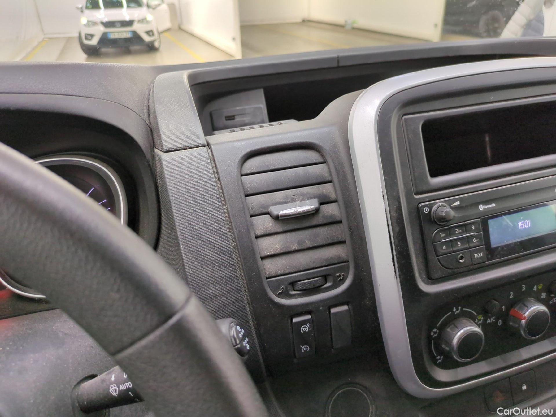  Renault  Trafic RENAULT  / 2019 / 4P / Fourgon tole FG GCF L1H1 1200 dCi 120 #1