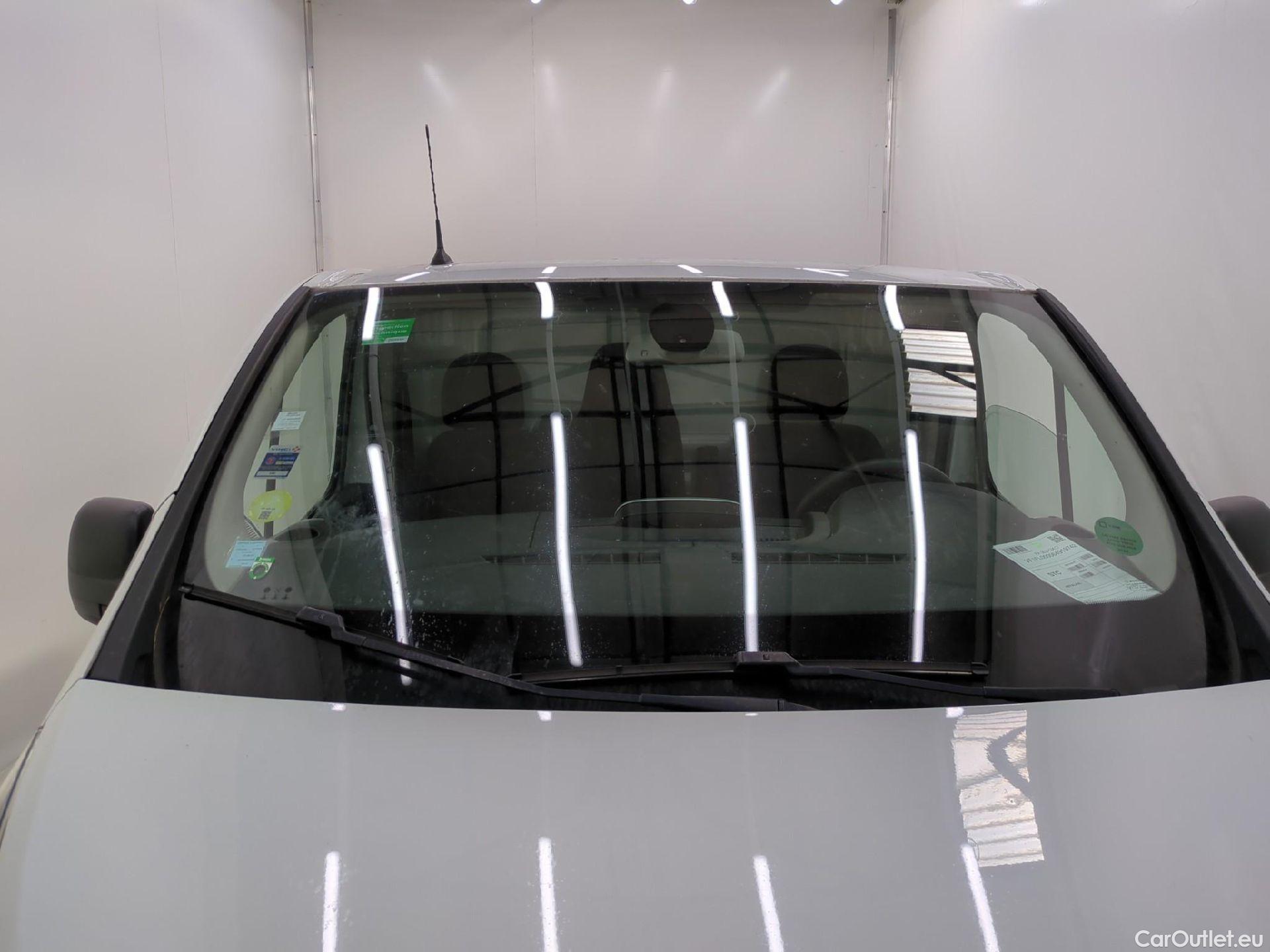  Renault  Trafic RENAULT  / 2019 / 4P / Fourgon tole FG GCF L1H1 1200 dCi 120 #82