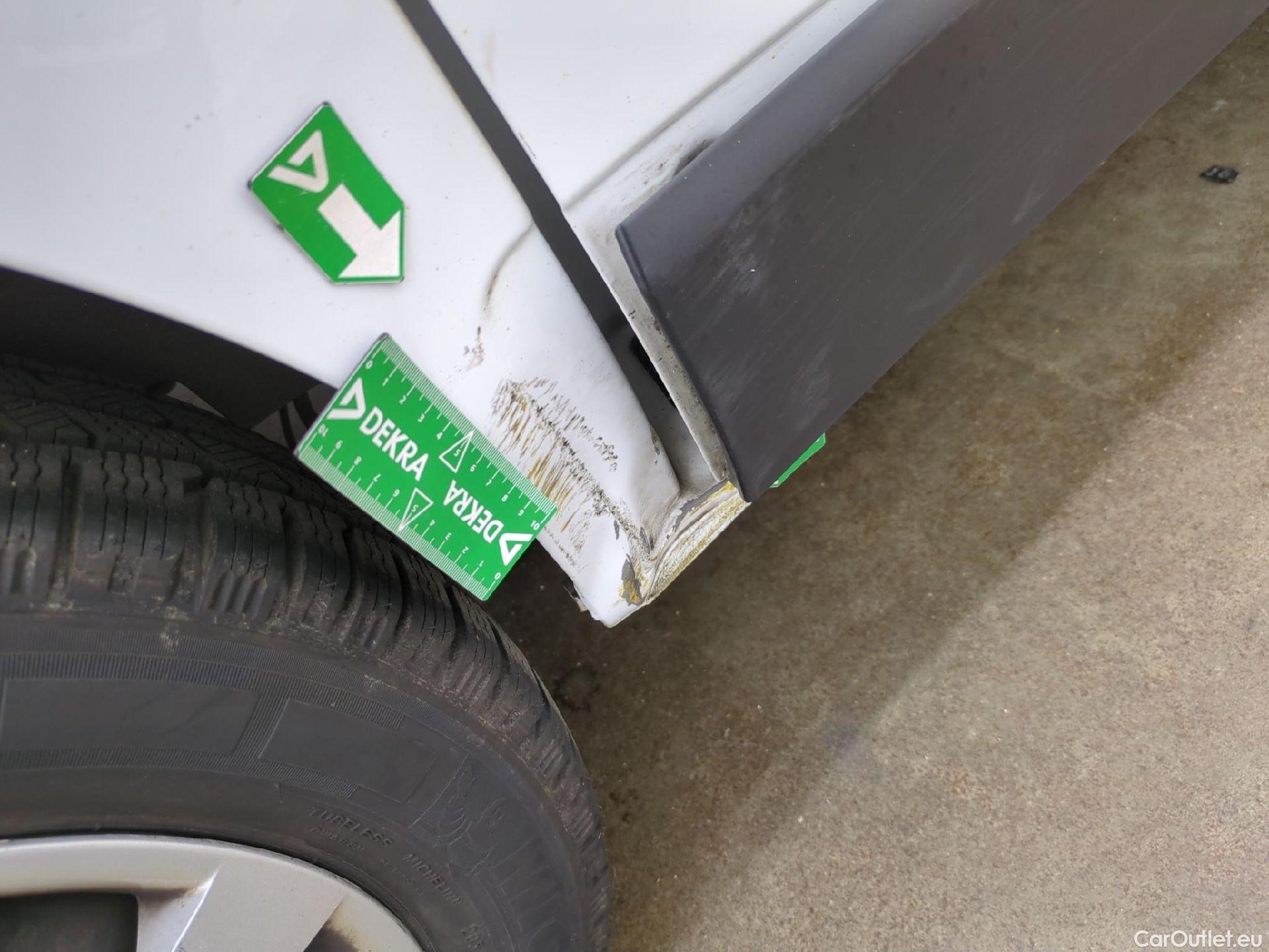  Renault  Trafic RENAULT  / 2019 / 4P / Fourgon tole FG GCF L1H1 1200 dCi 120 #23