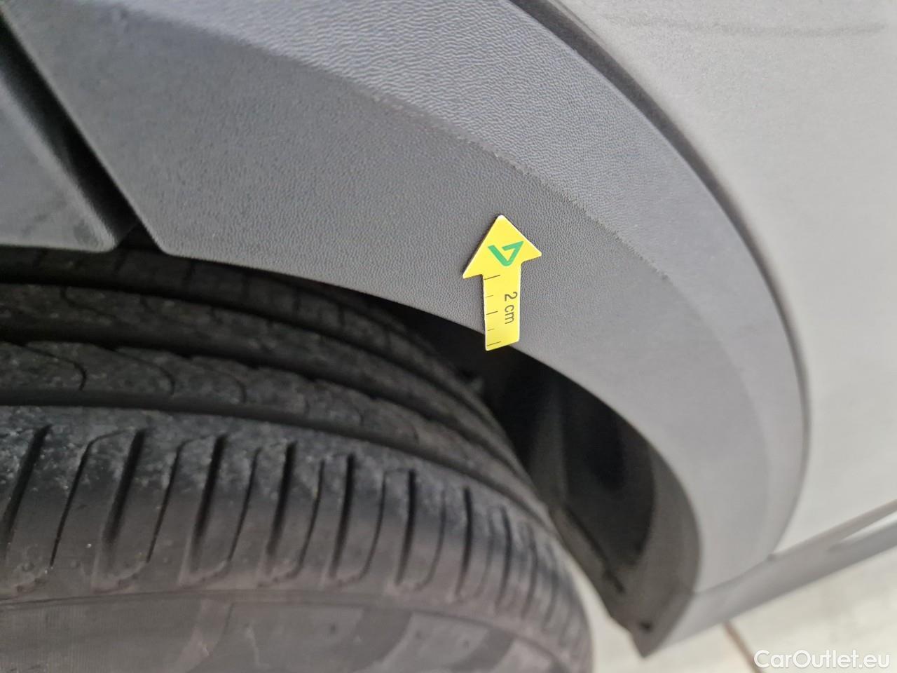  Mercedes  GLA  220 d 4MATIC #8