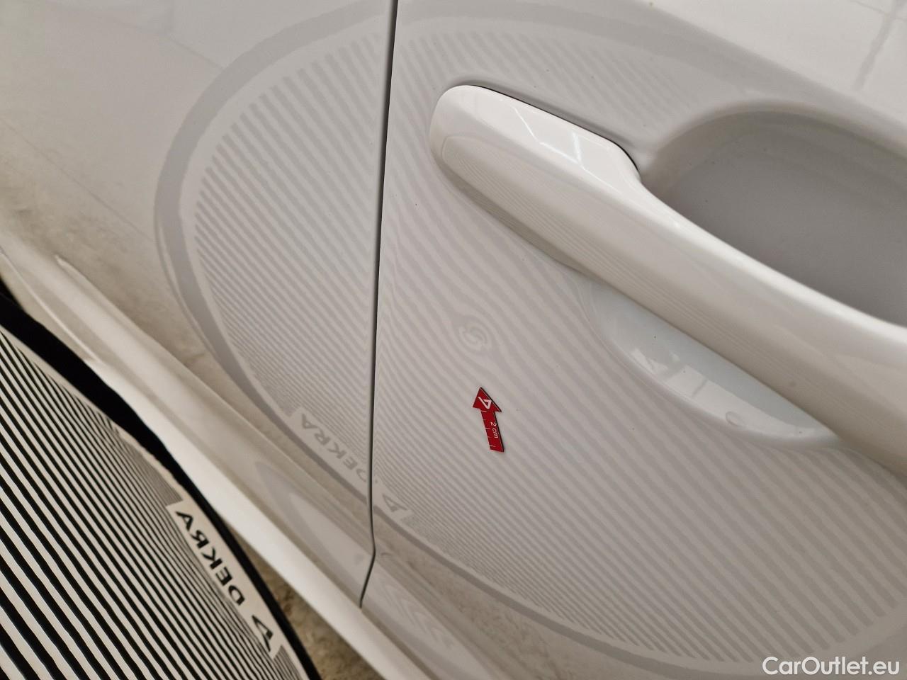  Toyota  Corolla 1.8 Hybrid Dynamic HSD TS E-CVT #16