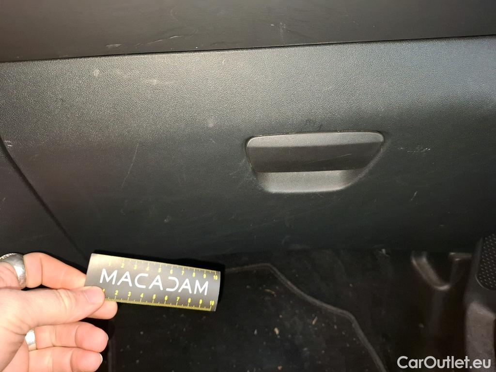  Peugeot  208  Affaire Premium 1.2 PureTech 80CV BVM5 E6 #14